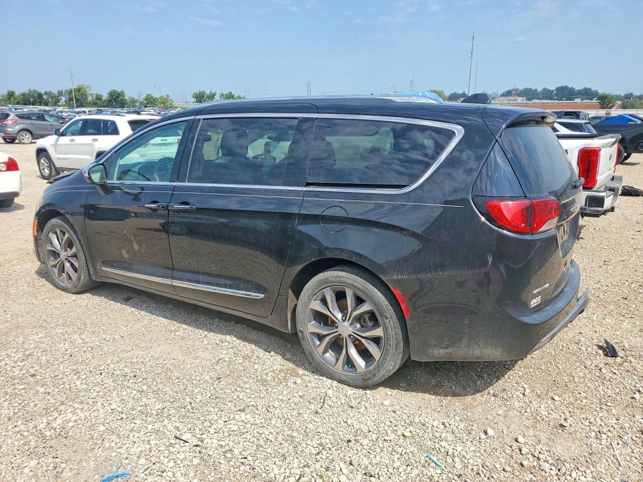 2017 Chrysler Pacifica Limited - Фото 2