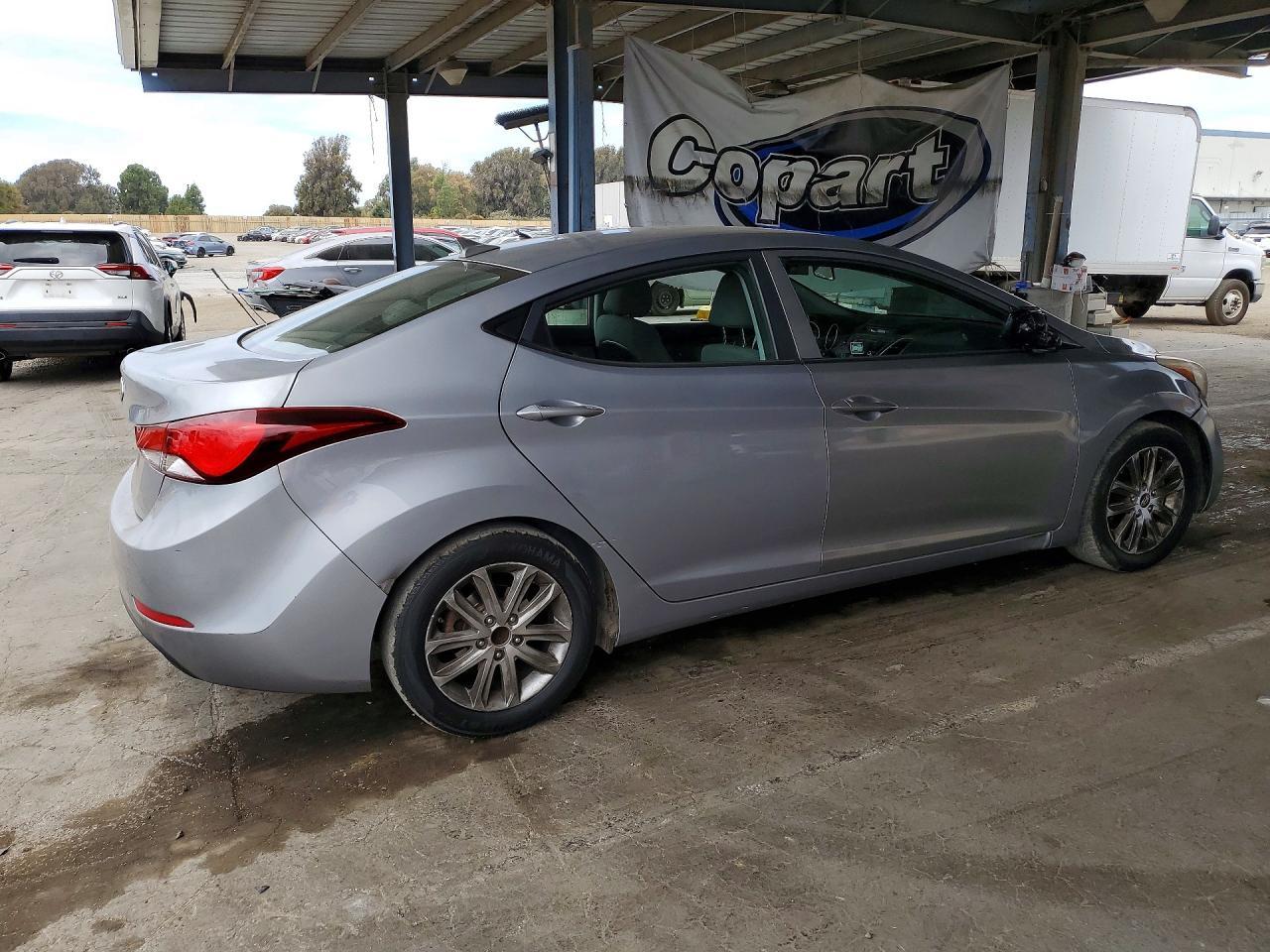 2014 Hyundai Elantra Se - Image 3