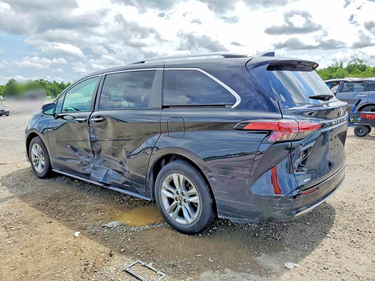2023 Toyota Sienna Limited 7-Passenger - Фото 2