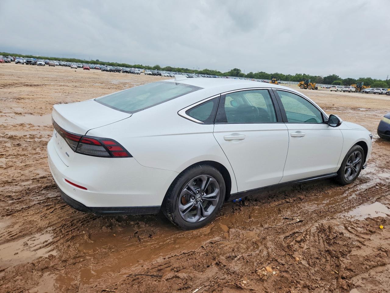 2025 Honda Accord Hybrid Exl - Image 3