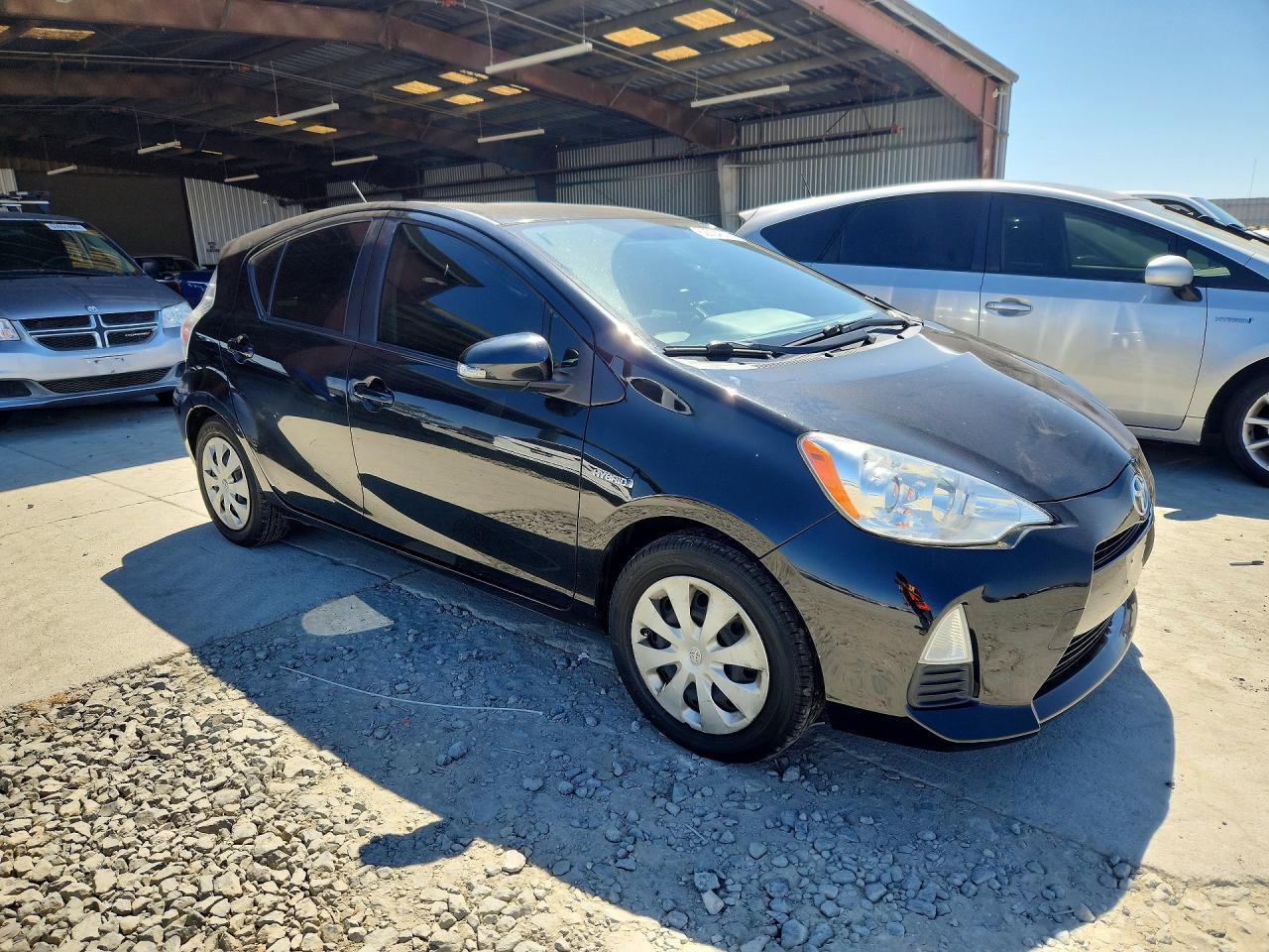 2014 Toyota Prius C Three - Image 4