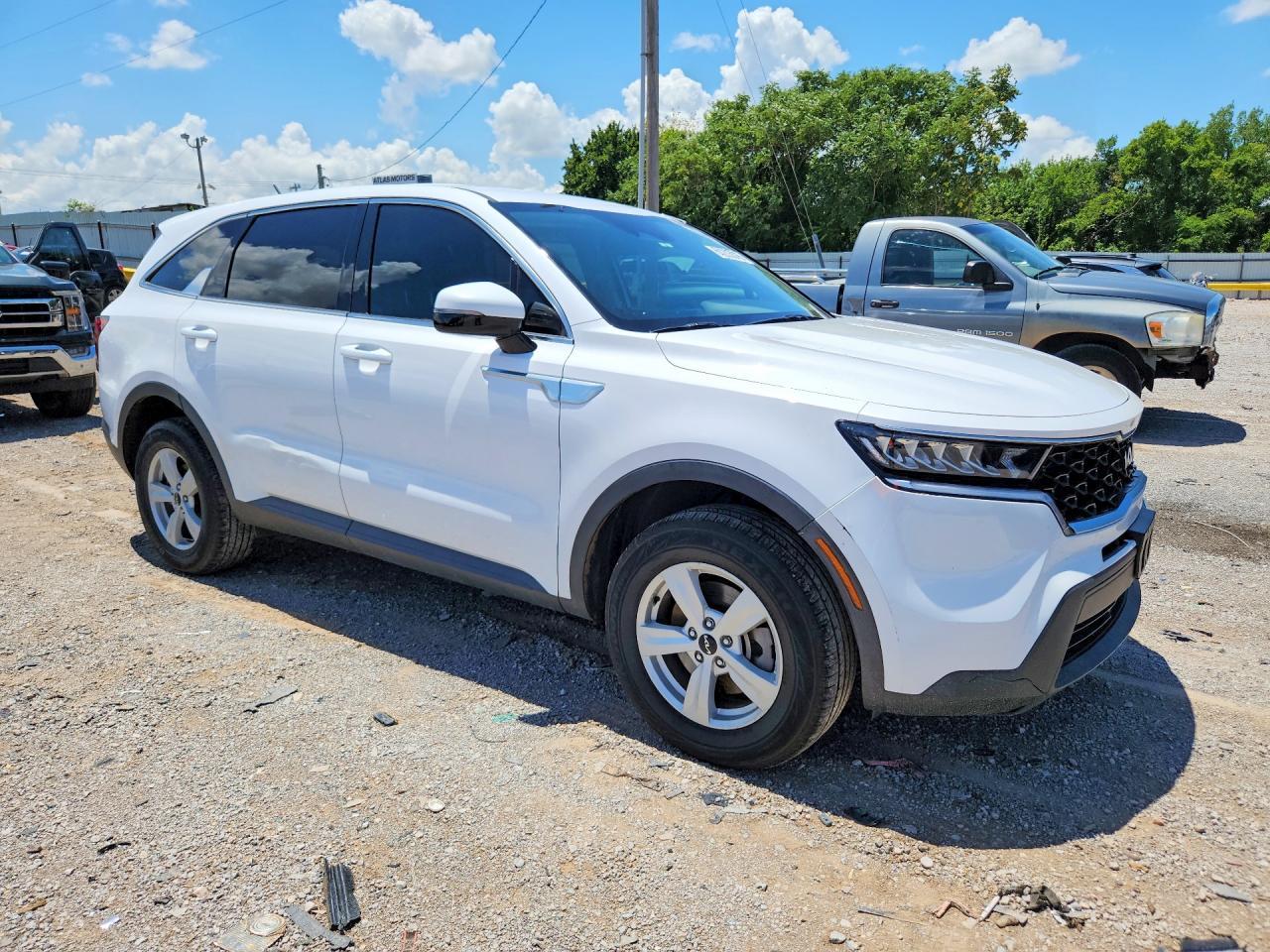 2023 Kia Sorento Lx - Image 4