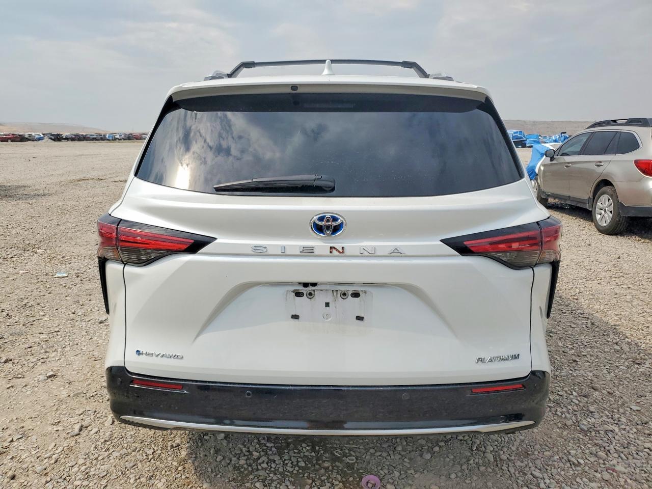 2025 Toyota Sienna Platinum 7-Passenger - Image 6
