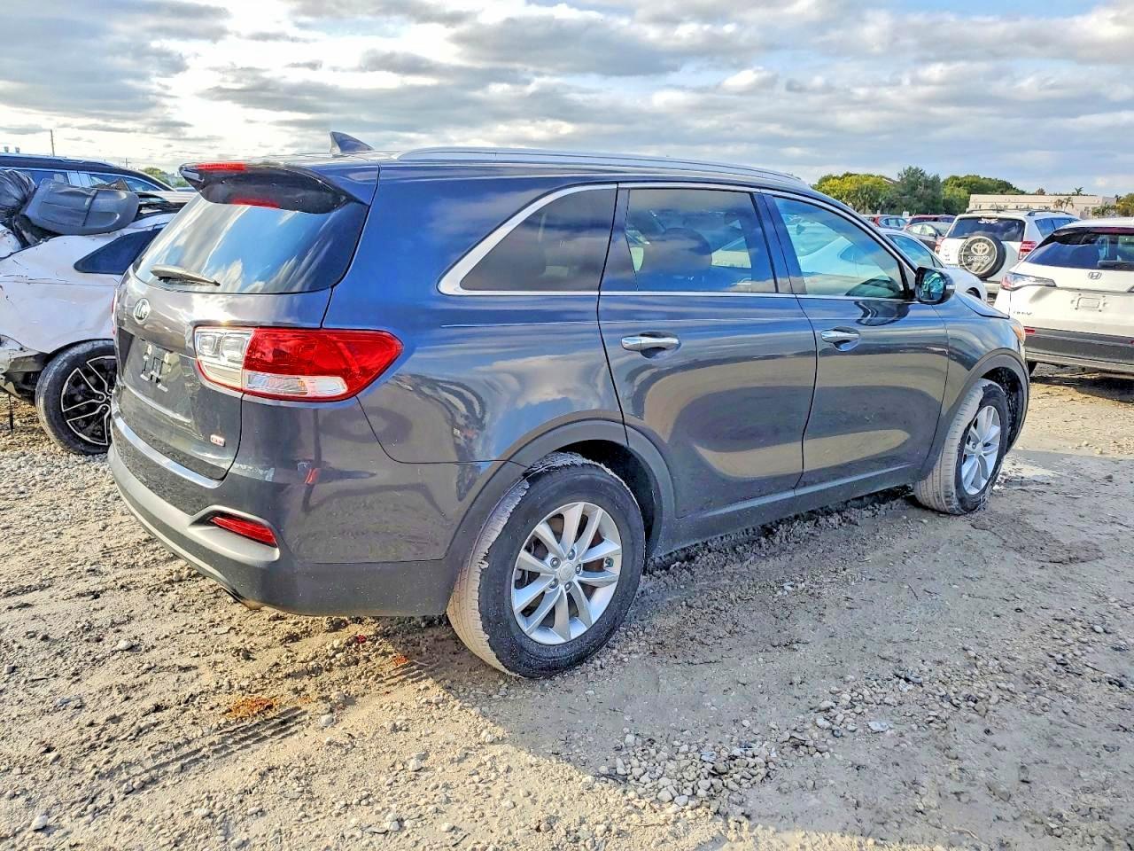 2018 Kia Sorento Lx - Image 3