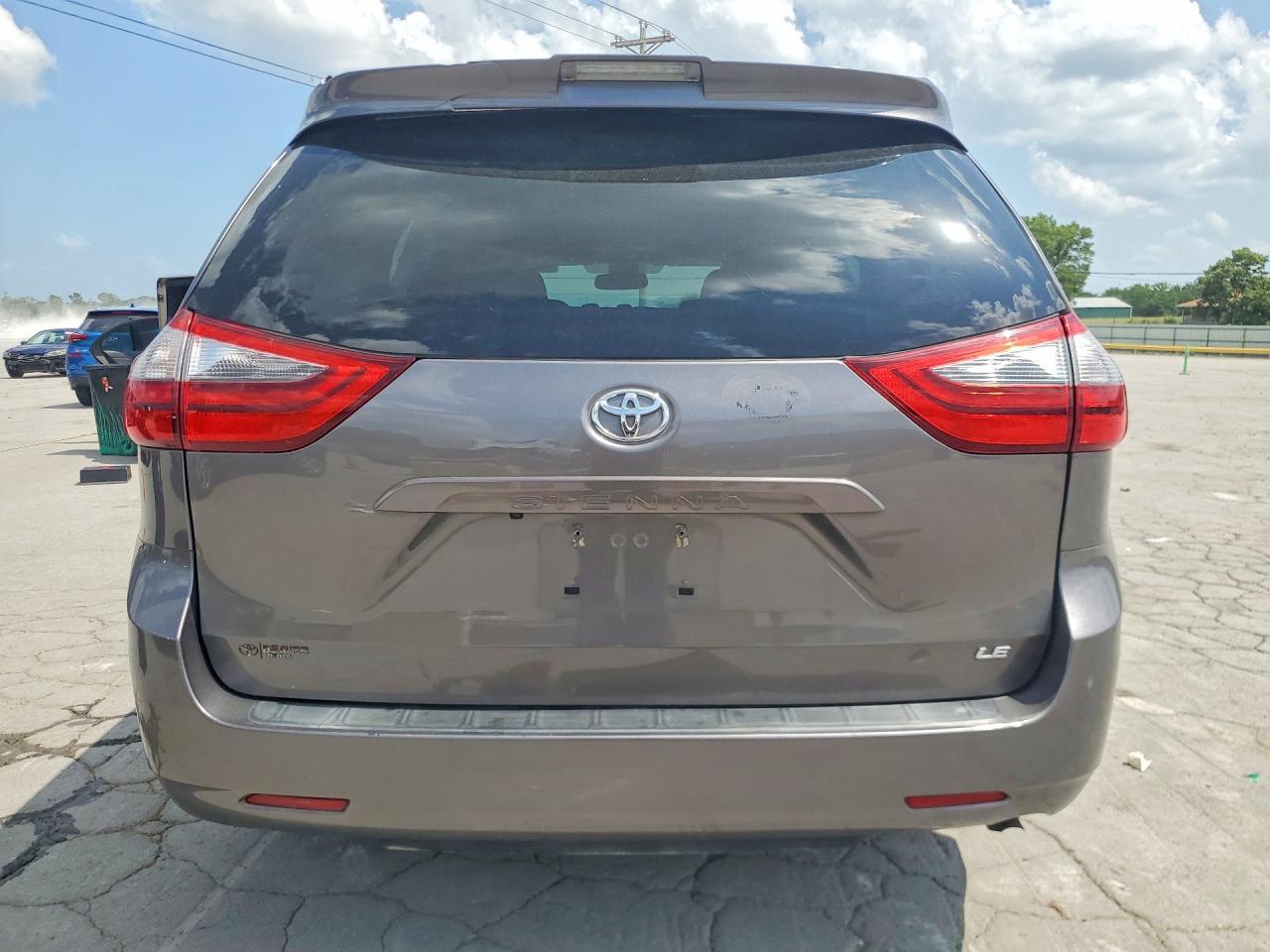 2020 Toyota Sienna Le - Фото 6