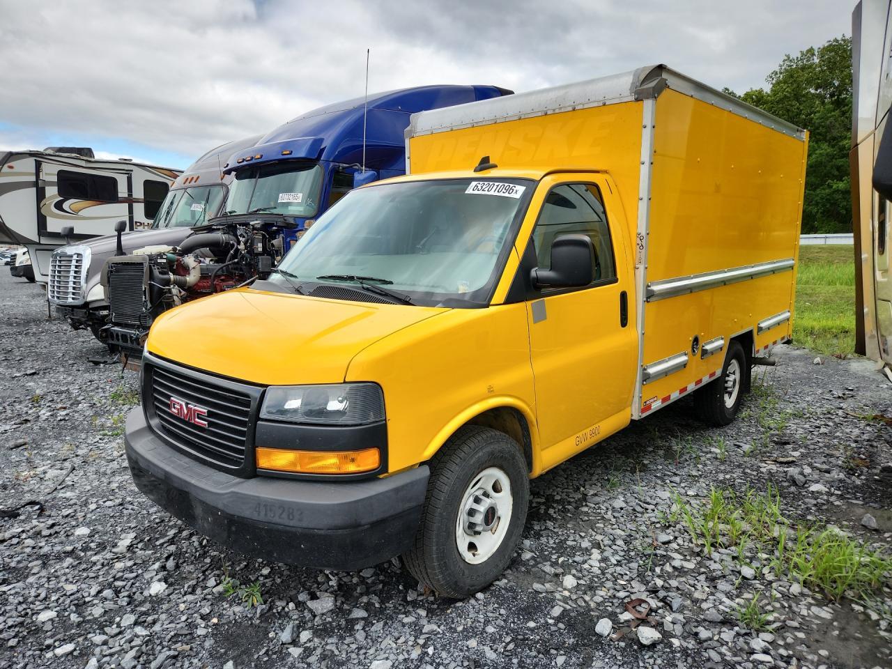 2023 GMC Savana Cut - Box Truck