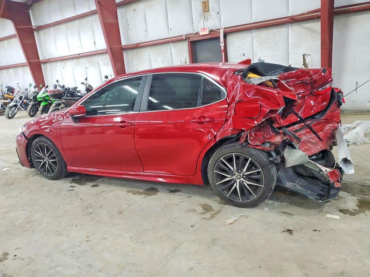 2022 Toyota Camry Se - Image 2