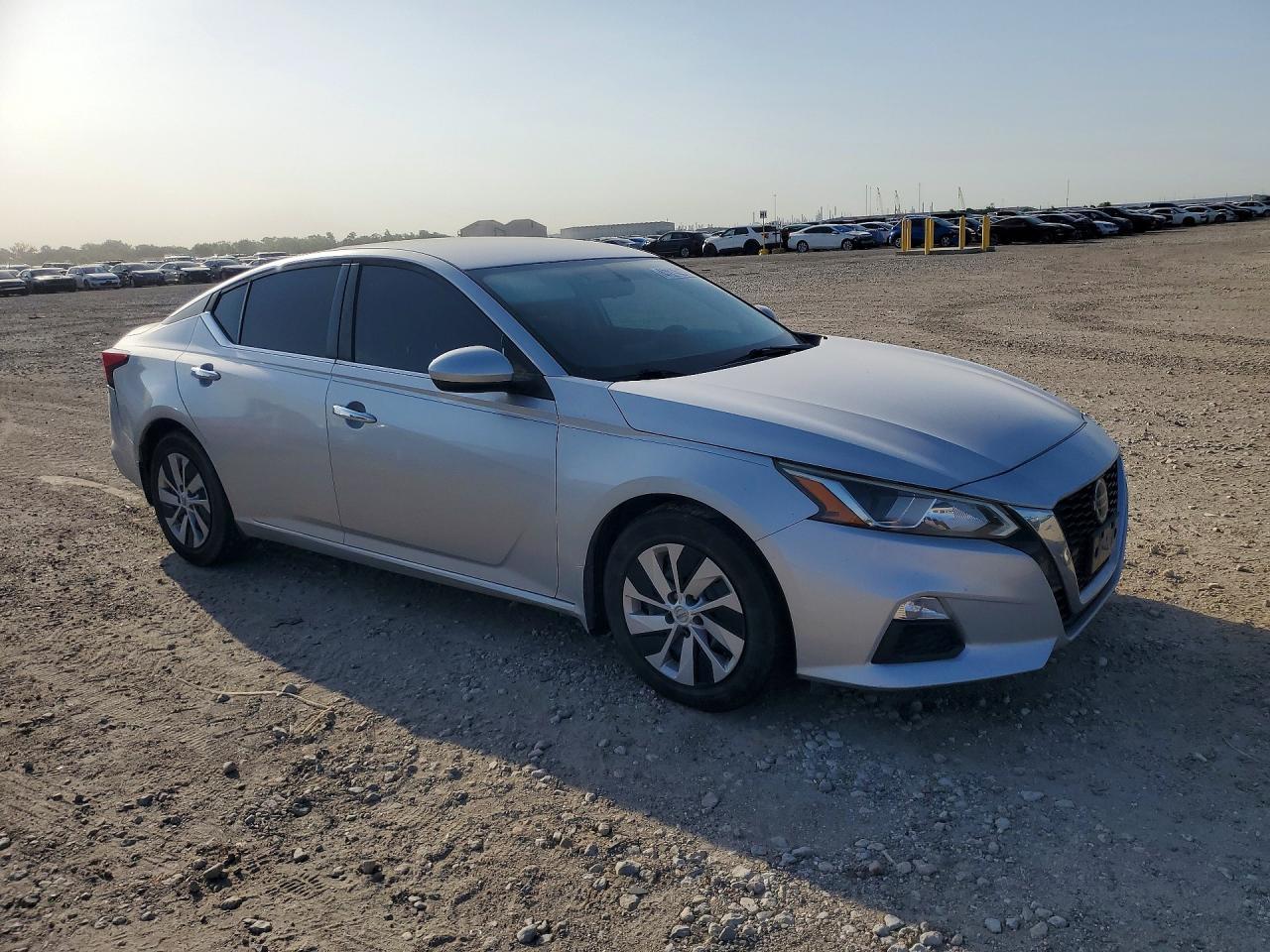 2019 Nissan Altima S - Фото 4