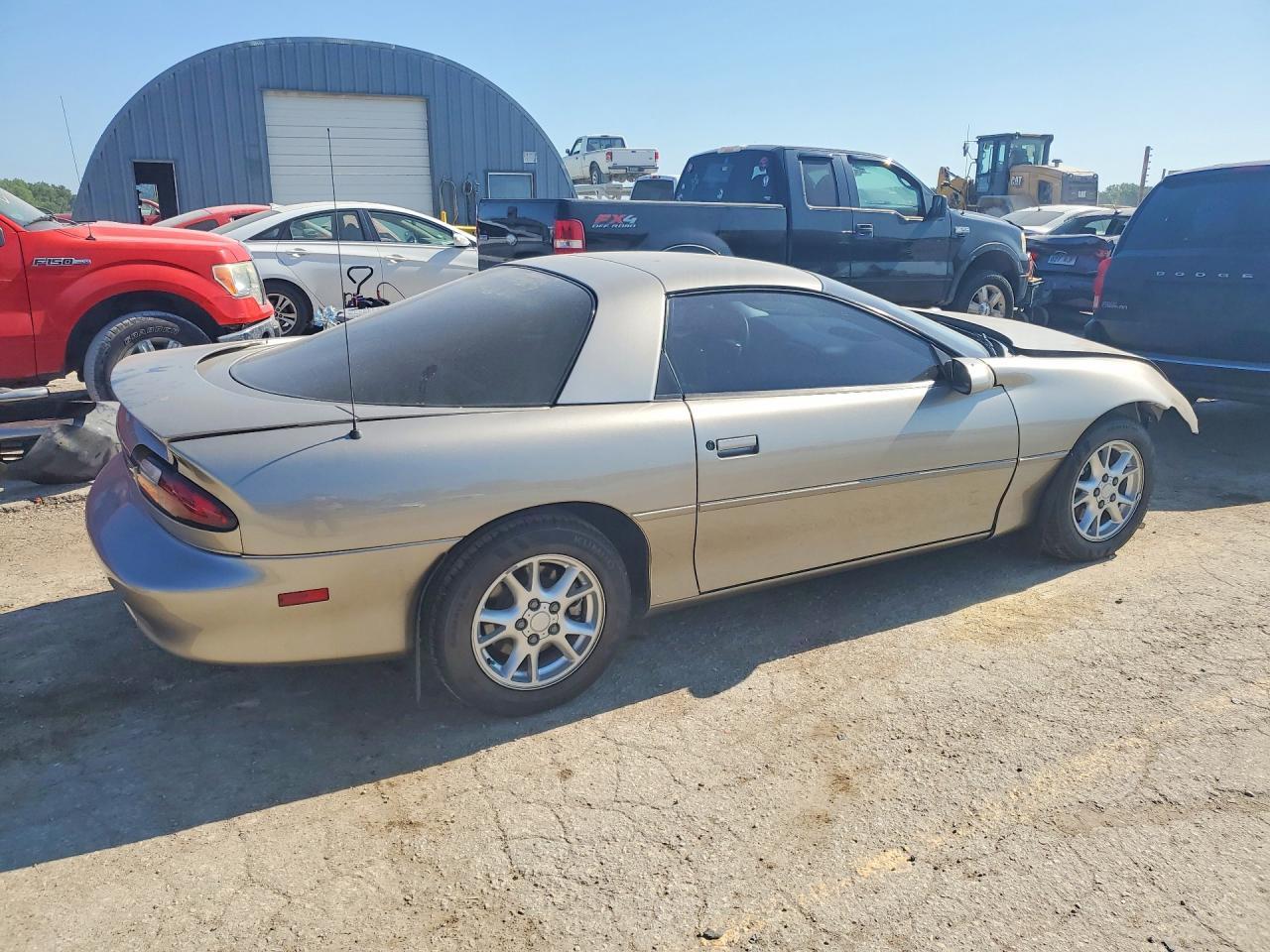 2001 Chevrolet Camaro - Фото 3