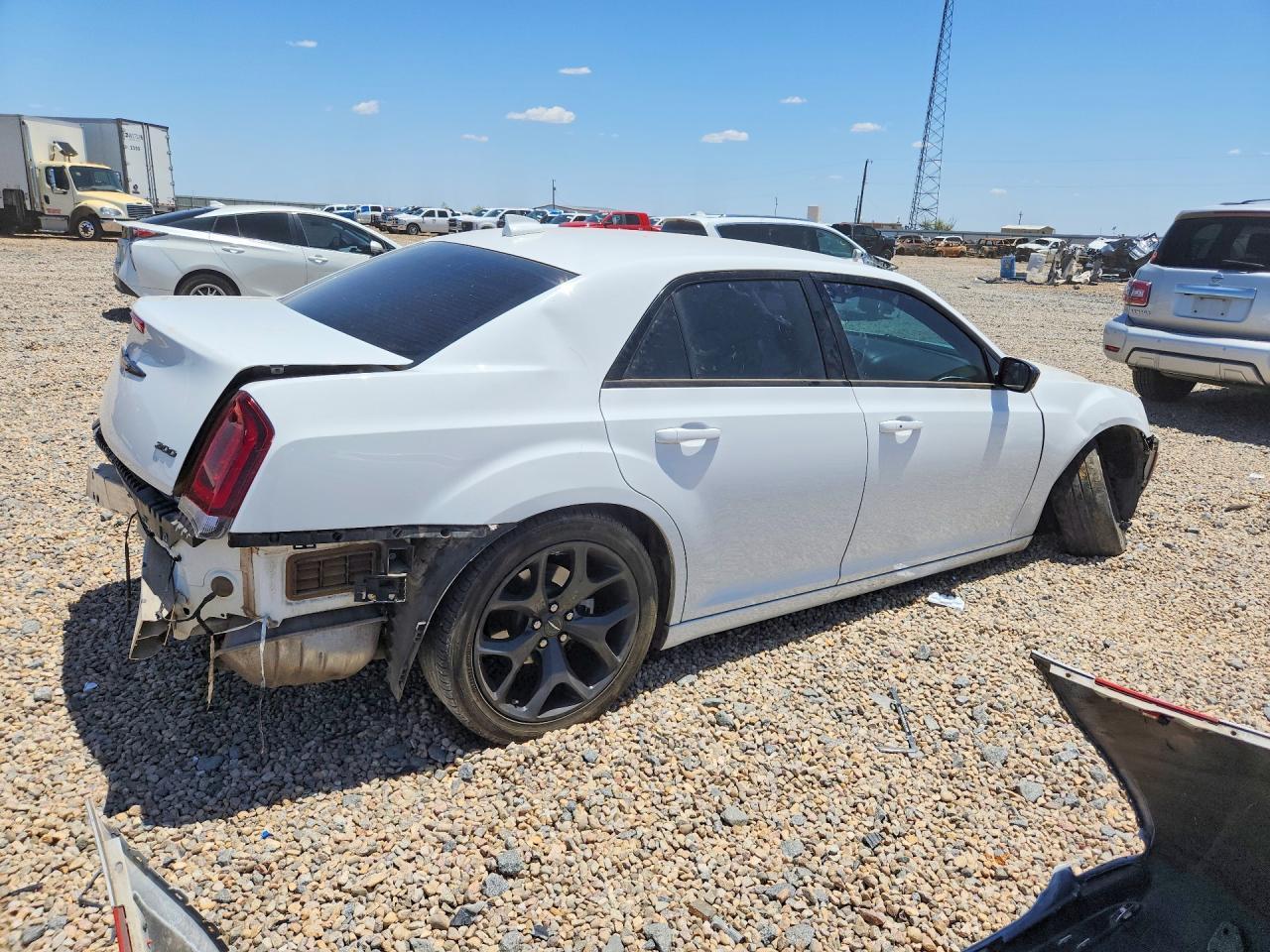 2022 Chrysler 300 Touring - Фото 3