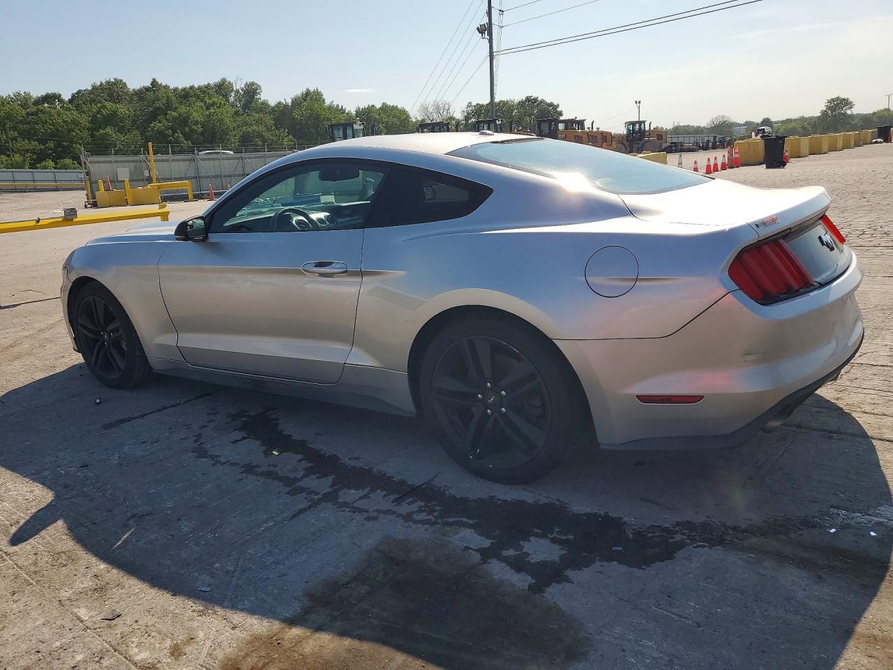 2015 Ford Mustang - Фото 2