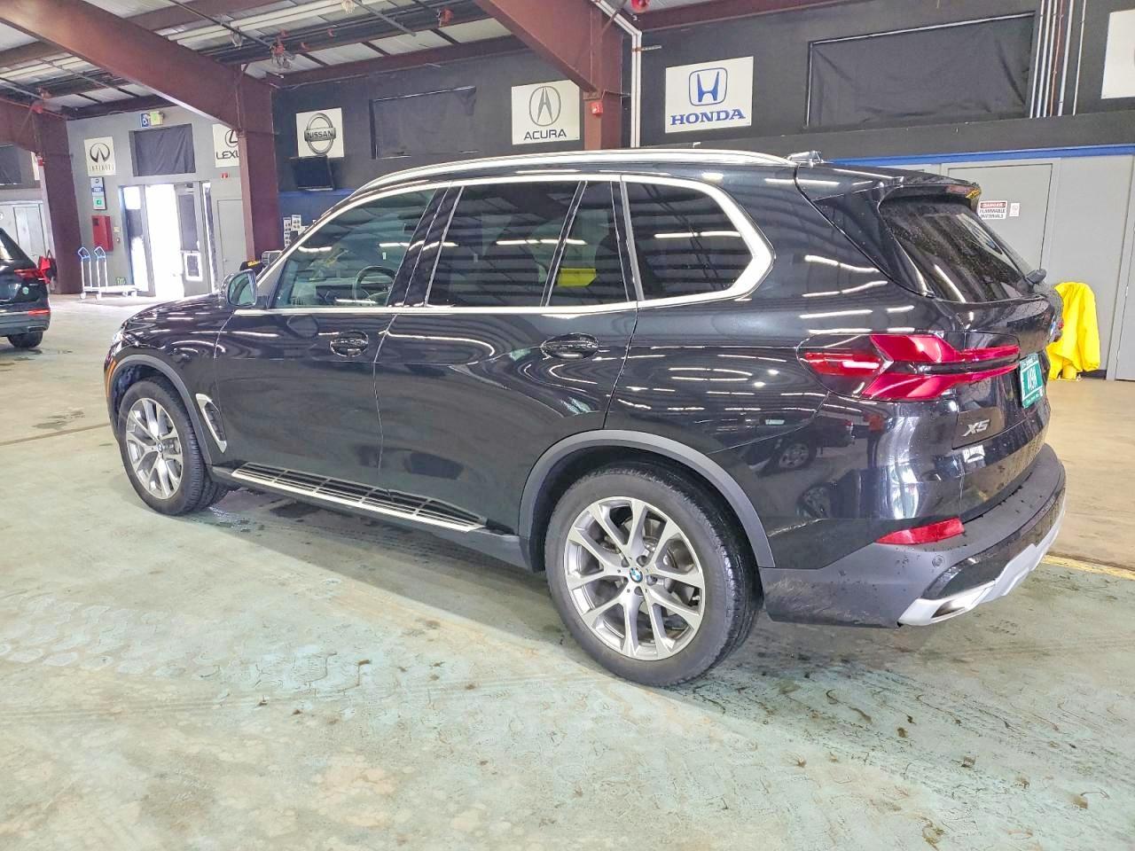 2026 BMW X5 xDrive40I - Фото 3