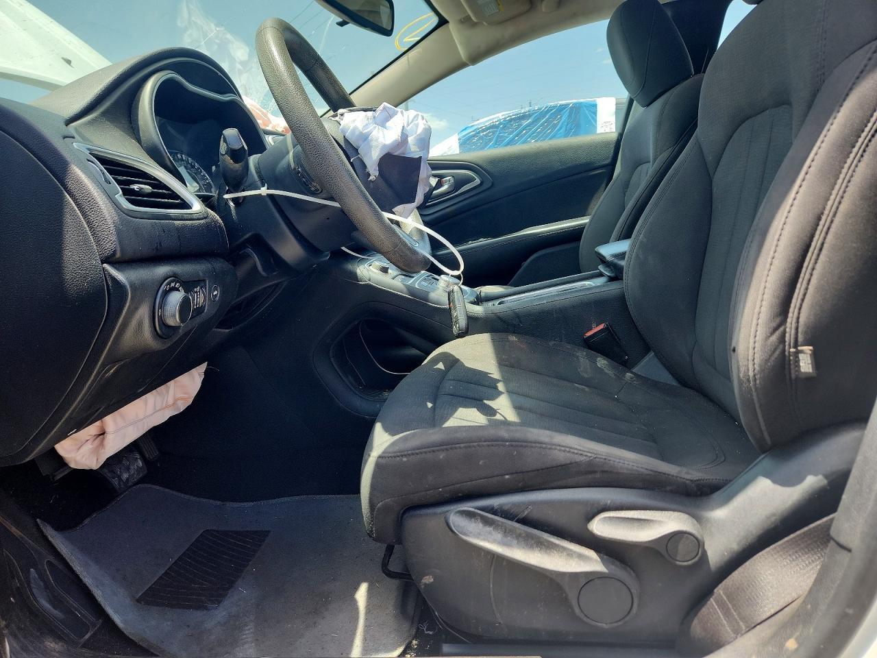 2015 Chrysler 200 Limited - Image 7