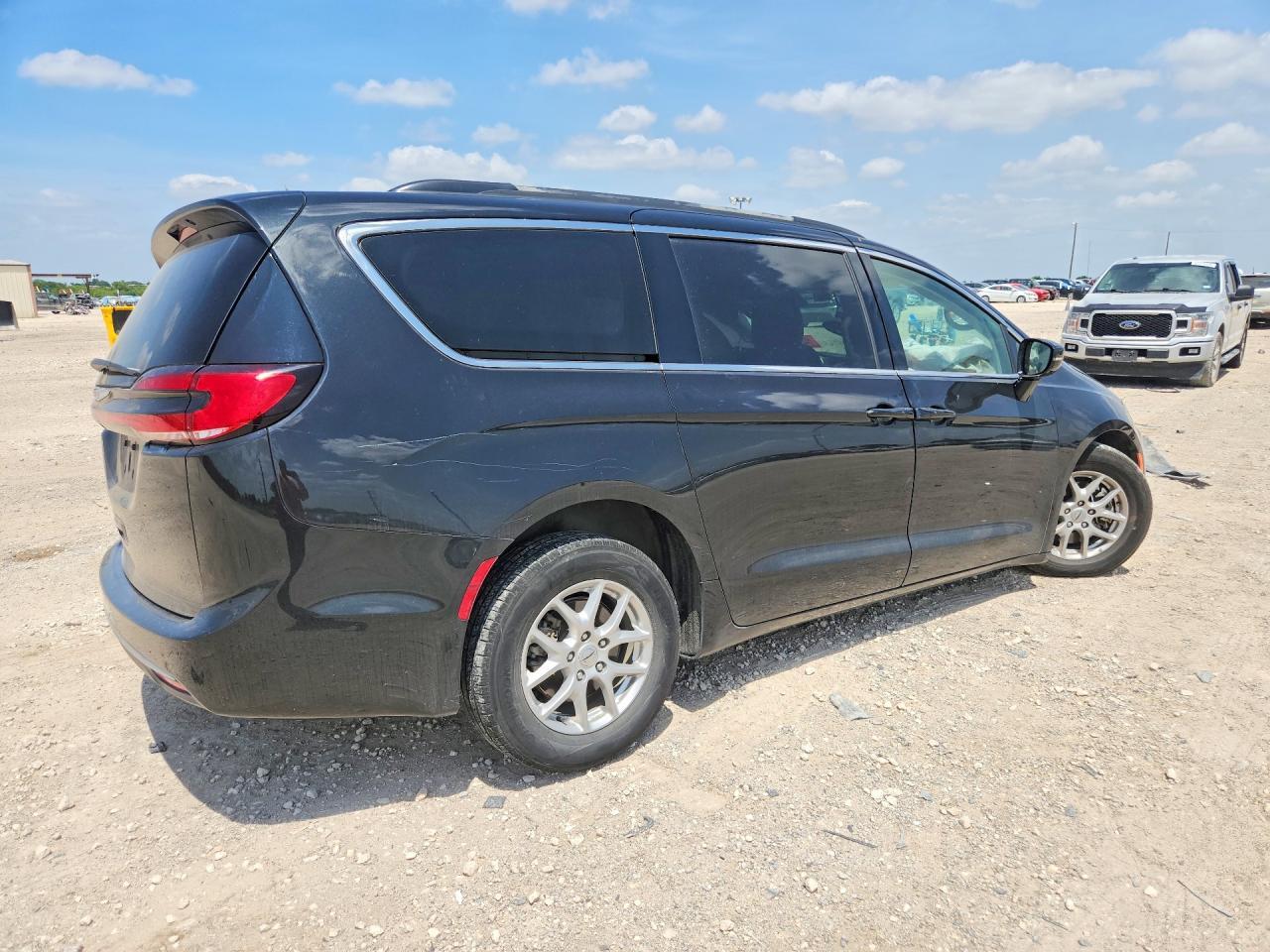 2022 Chrysler Pacifica Touring L - Image 3