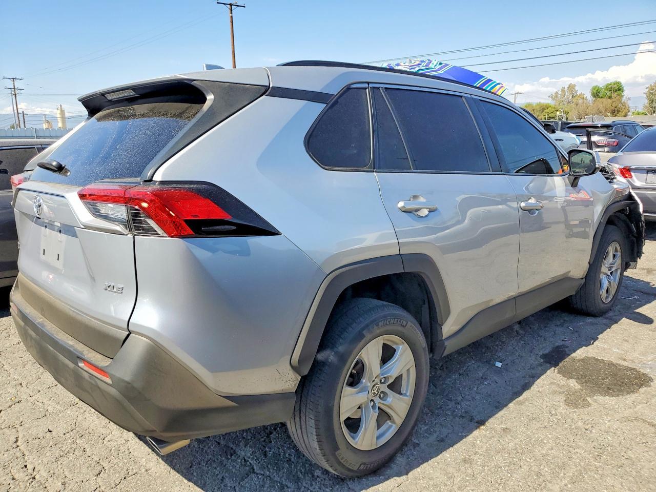 2021 Toyota Rav4 Xle - Image 3