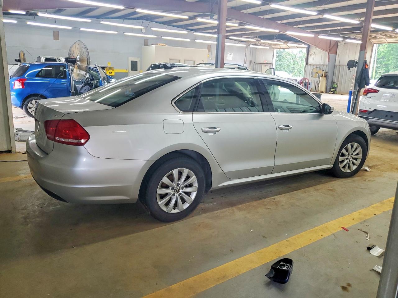 2015 Volkswagen Passat S - Фото 3