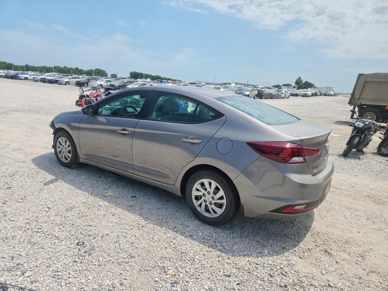 2020 Hyundai Elantra Se - Фото 2