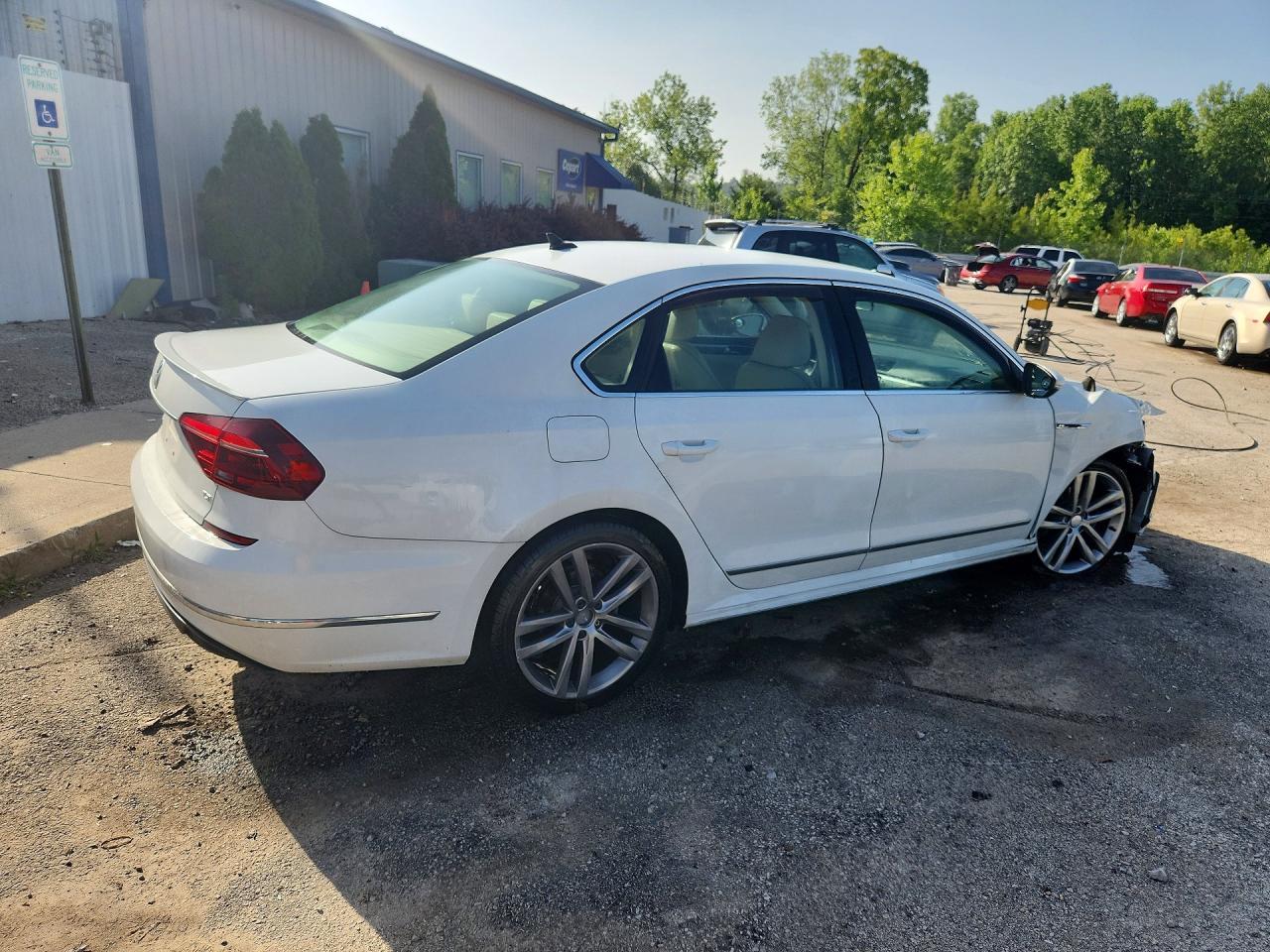 2017 Volkswagen Passat R-Line - Image 3