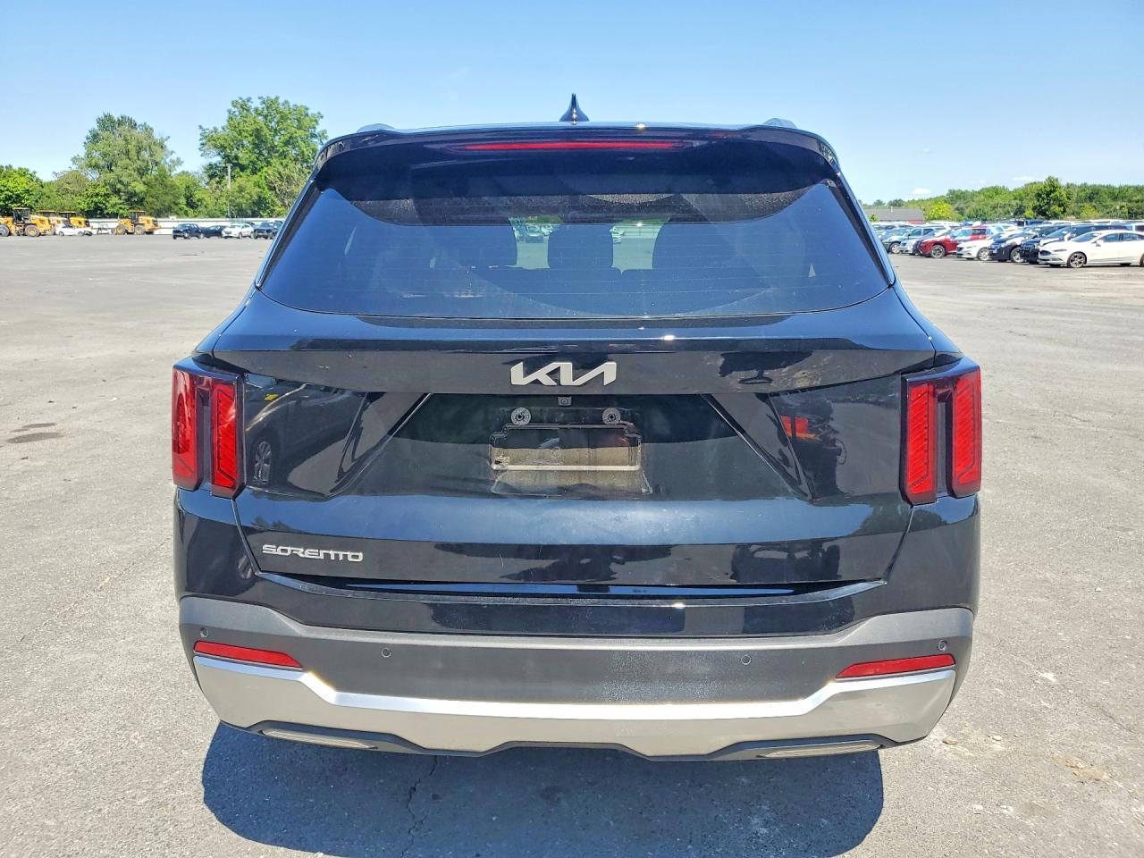 2024 Kia Sorento S - Image 6
