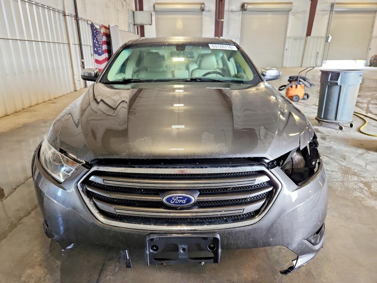 2016 Ford Taurus Limited - Image 5