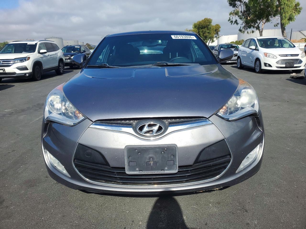 2016 Hyundai Veloster Base - Image 5