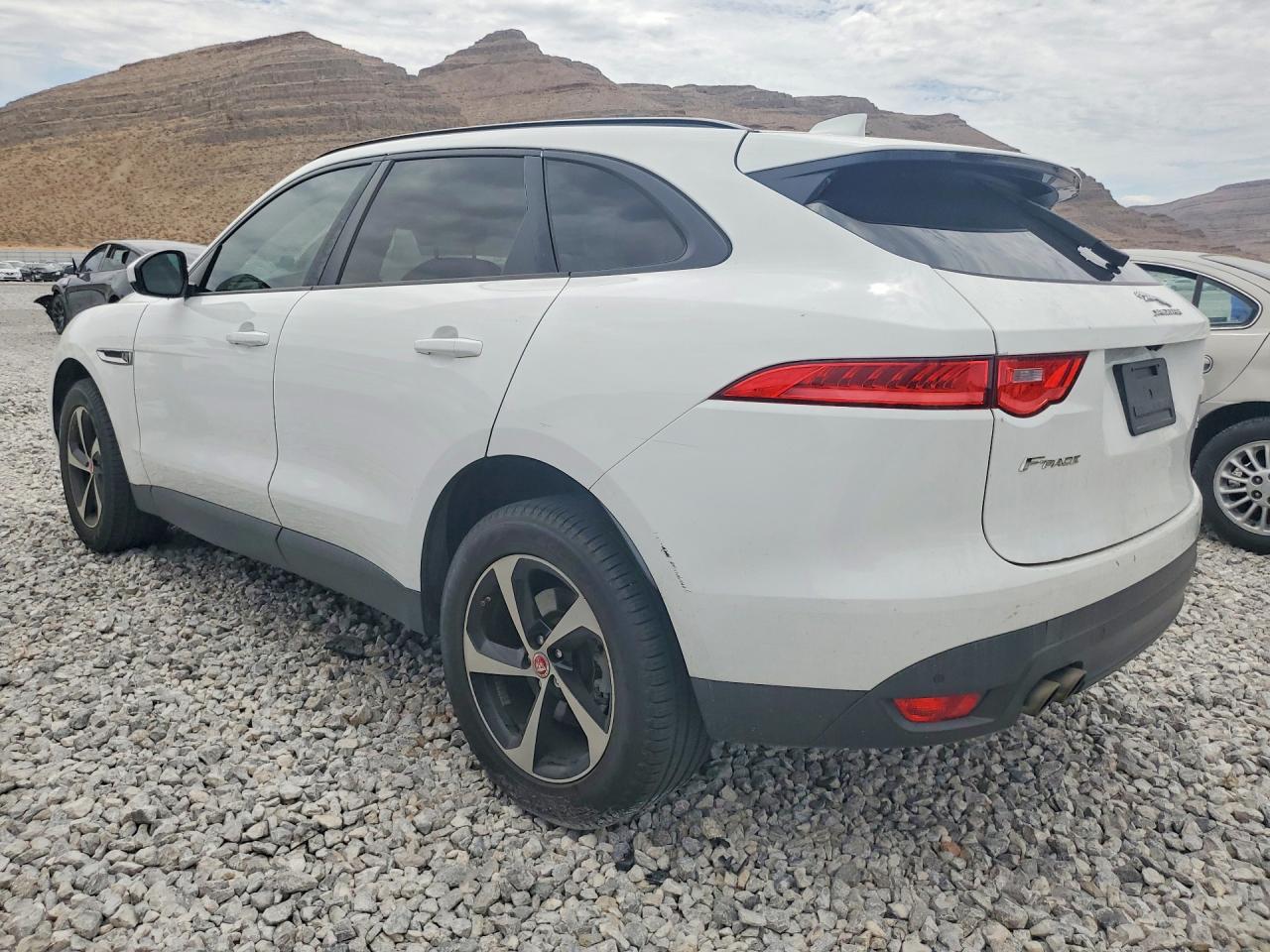 2017 Jaguar F-Pace Premium - Image 2