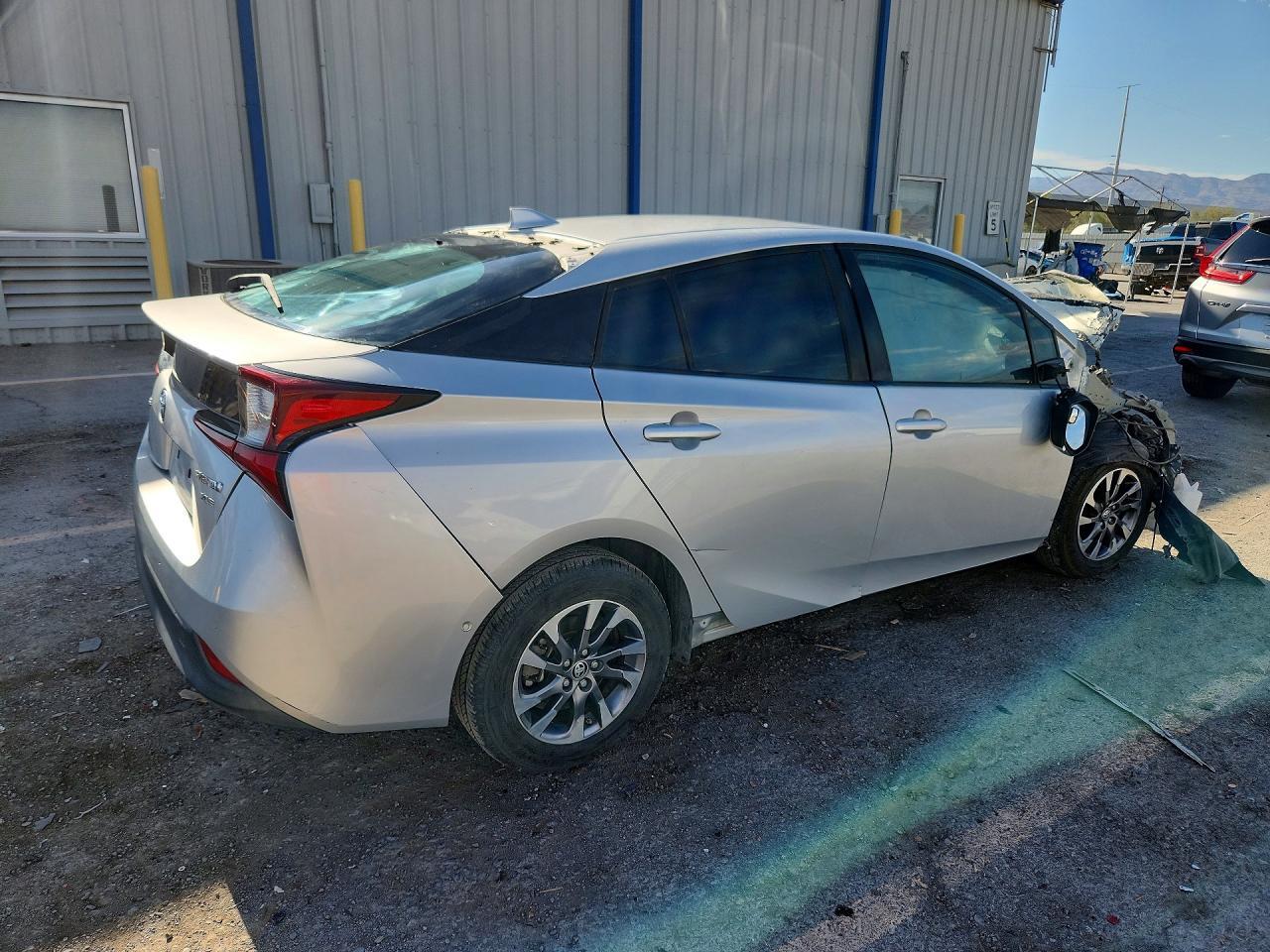 2019 Toyota Prius Xle - Image 3