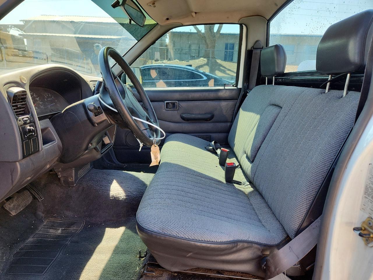 1995 Nissan Truck E/Xe - Фото 7