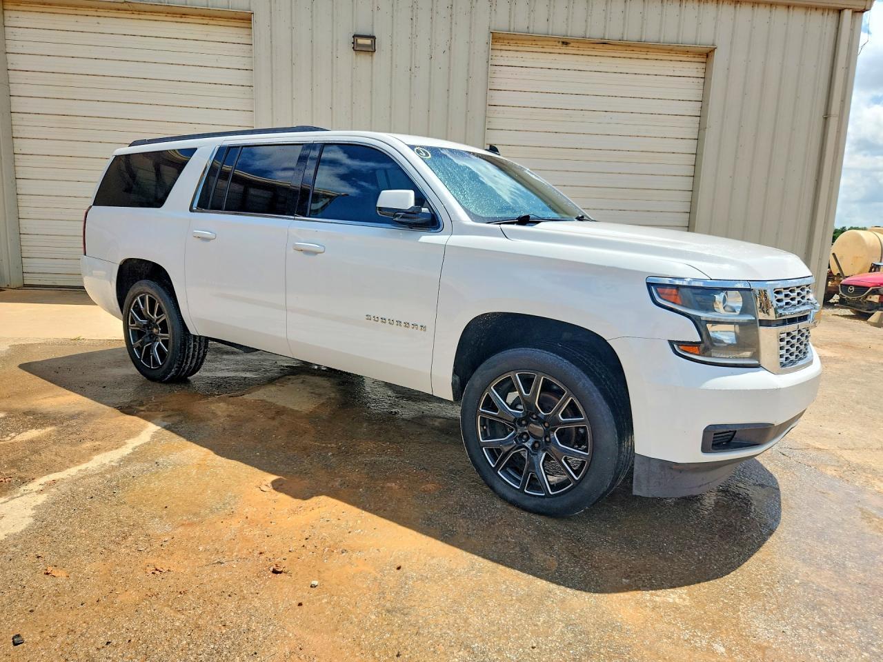 2015 Chevrolet Suburban C1500 Ls - Image 4