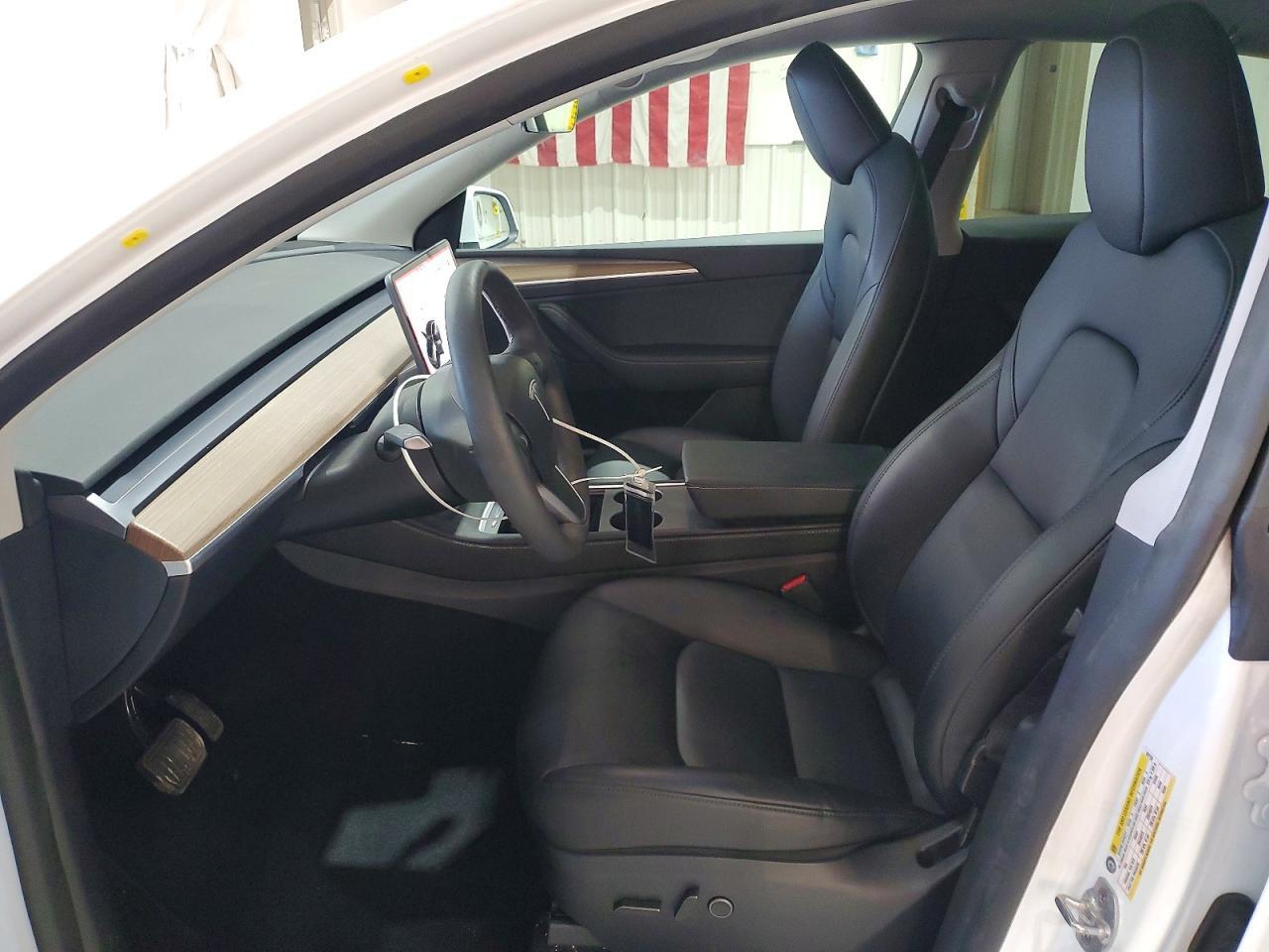 2025 Tesla Model Y - Image 7