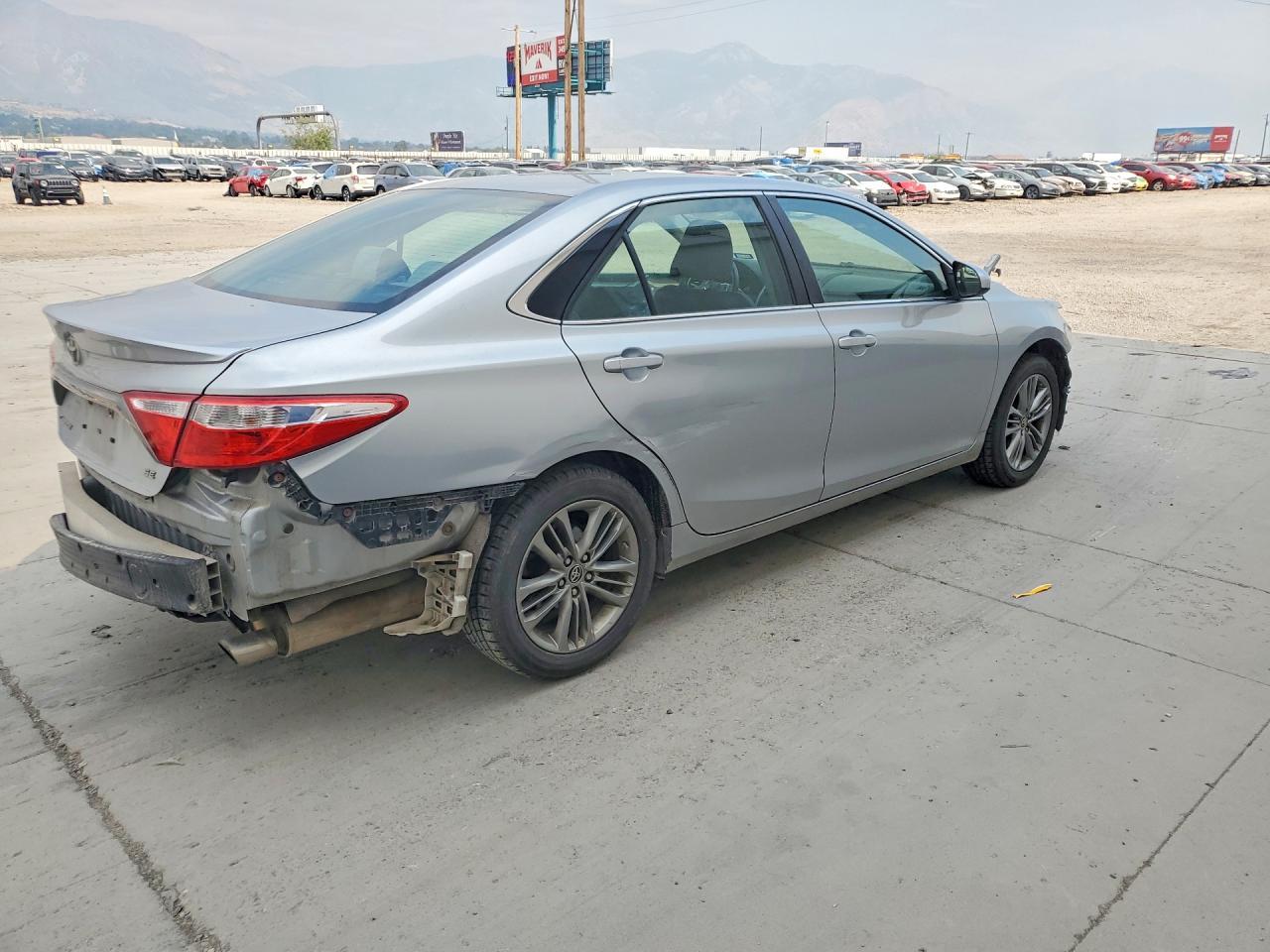 2015 Toyota Camry Se - Image 3