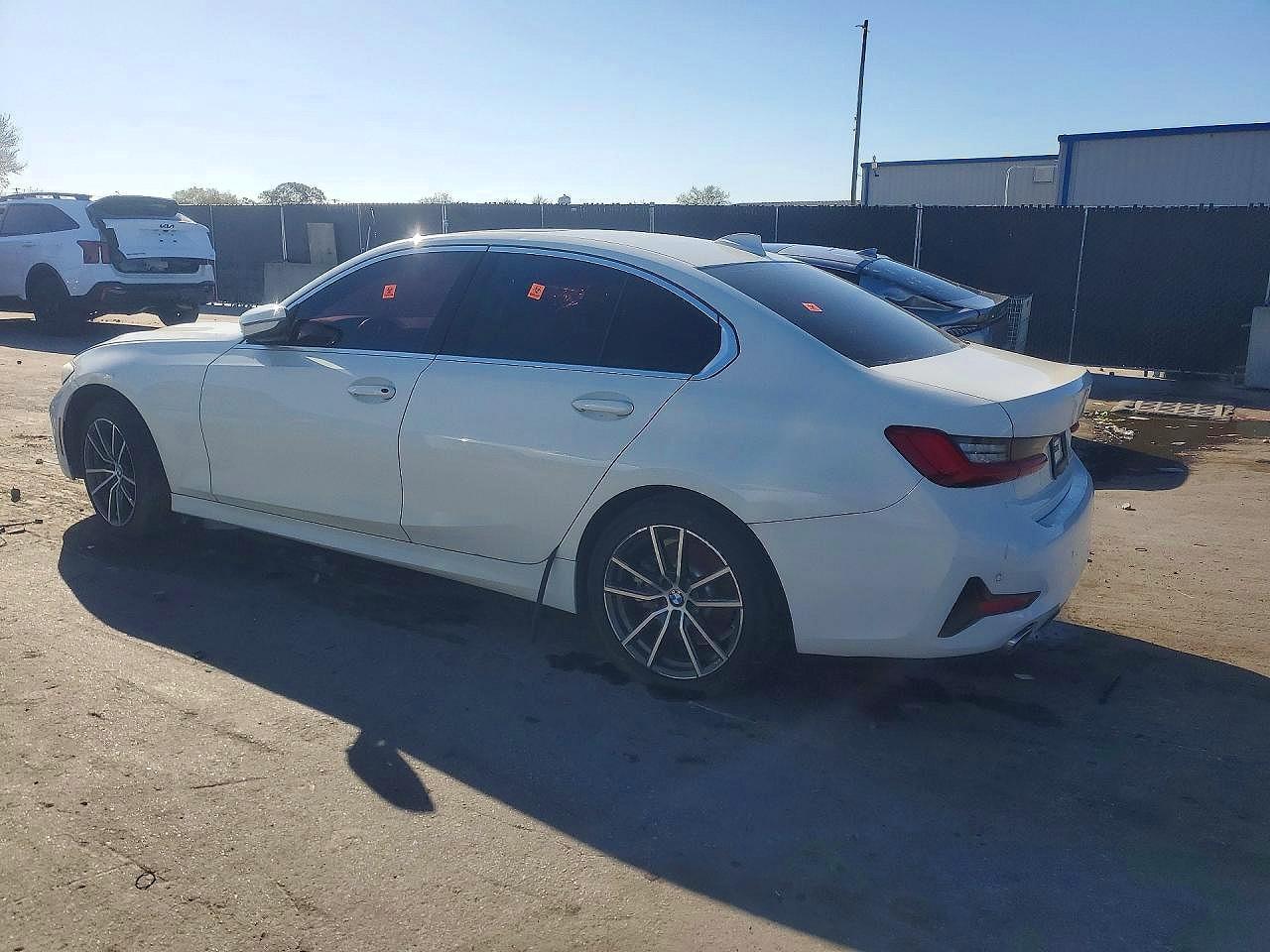 2019 BMW 330I - Фото 2