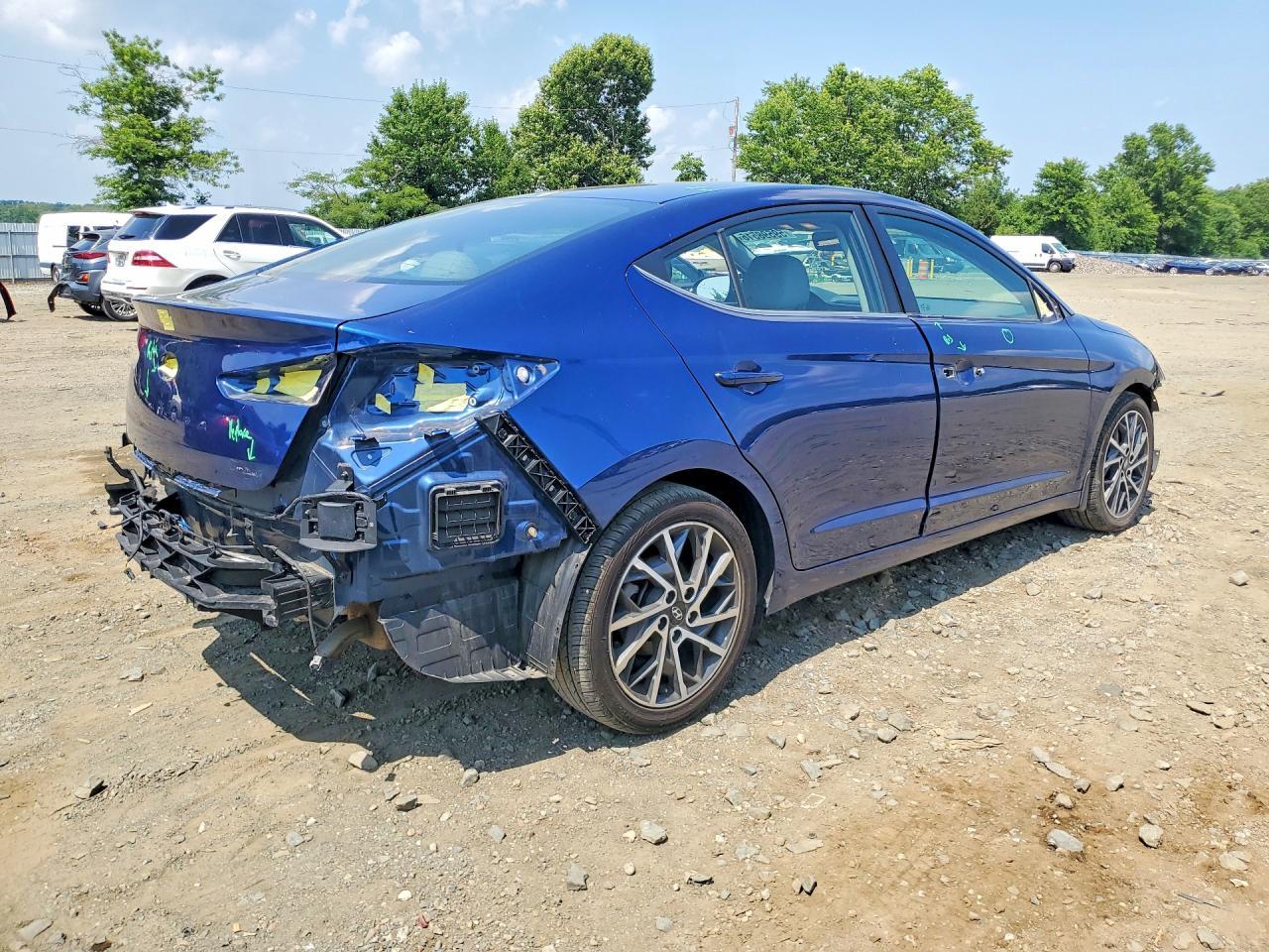2020 Hyundai Elantra Limited - Image 3
