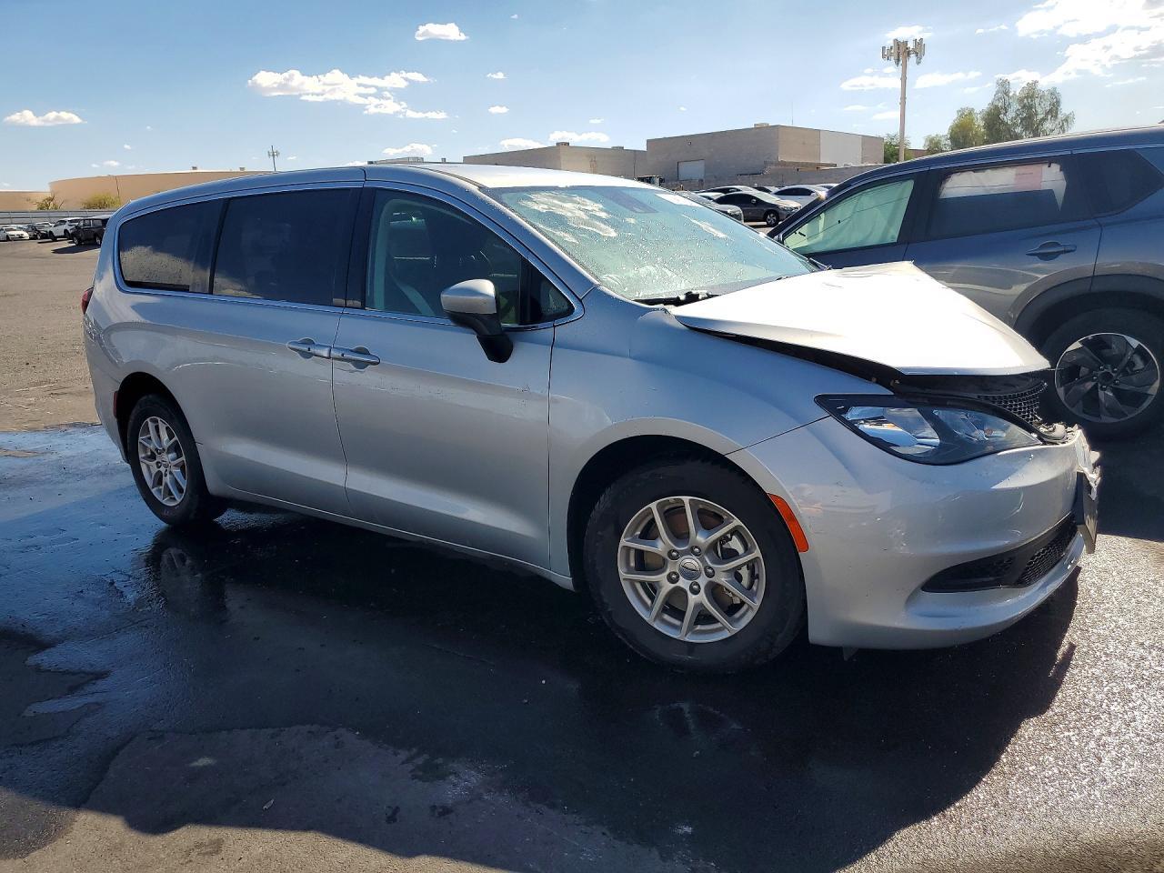 2023 Chrysler Voyager Lx - Фото 4