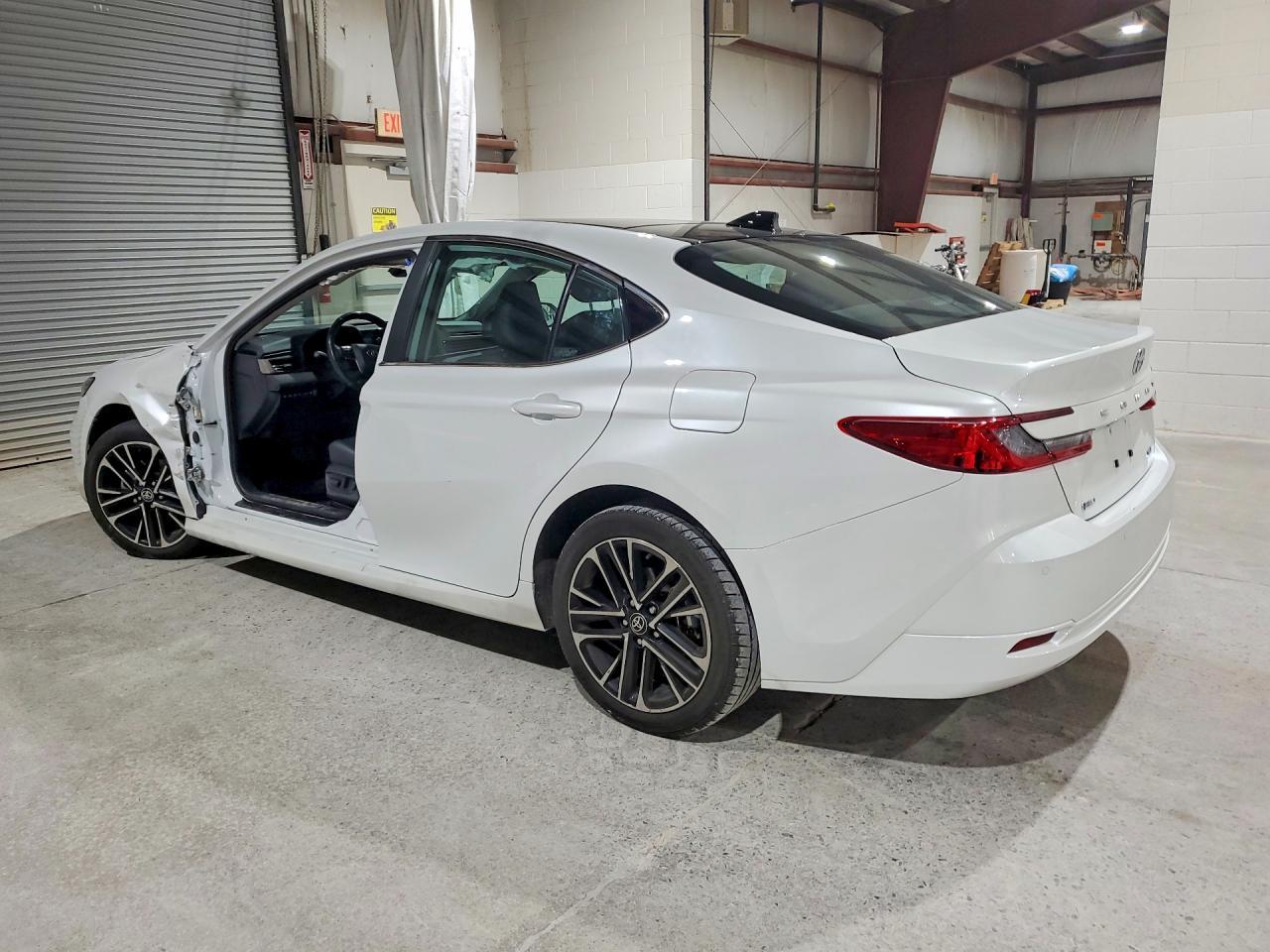 2025 Toyota Camry Xle - Image 2