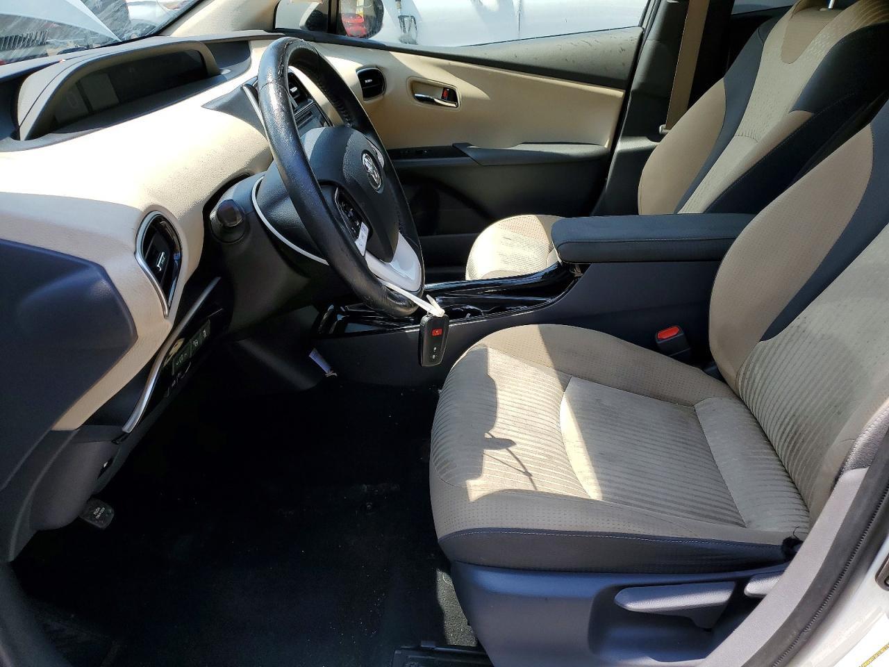 2018 Toyota Prius Three - Фото 7