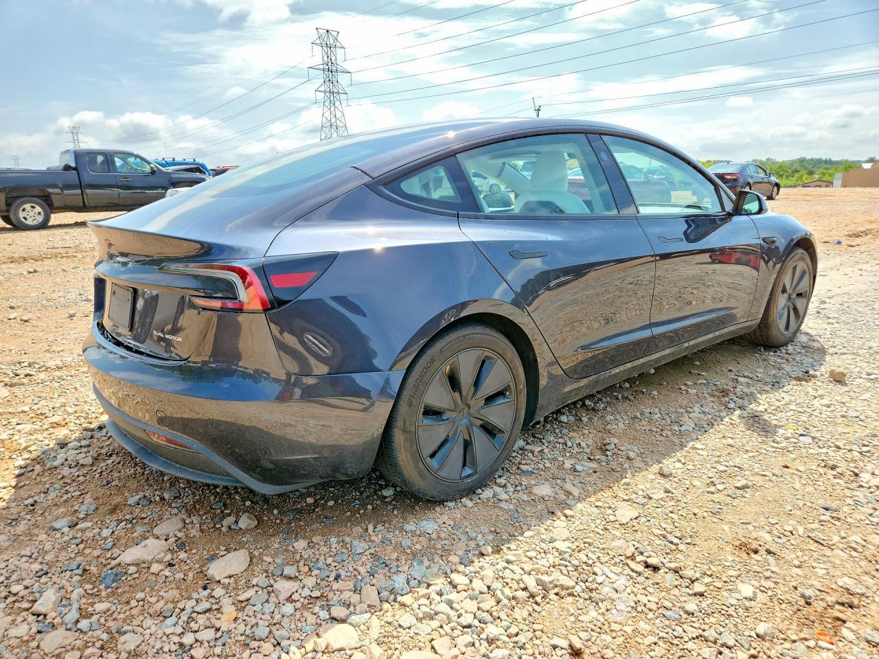 2024 Tesla Model 3 - Фото 3