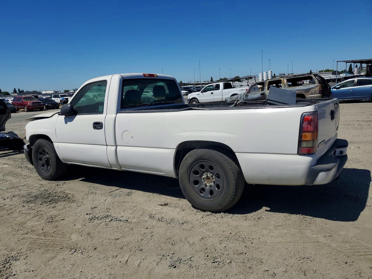 2005 GMC New Sierra C1500 - Фото 2