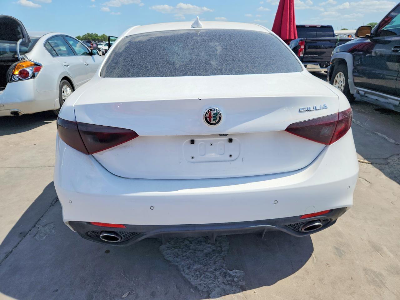 2018 Alfa Romeo Giulia - Image 6