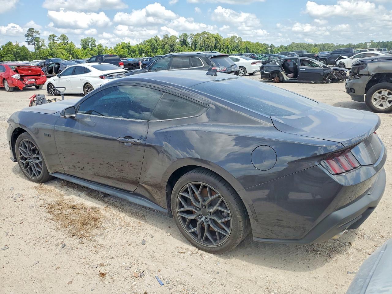 2024 Ford Mustang Gt - Фото 2