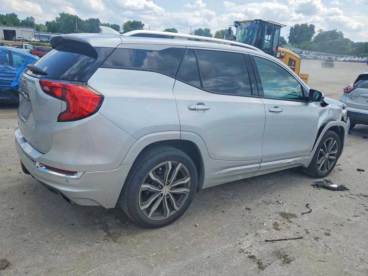 2019 GMC Terrain Denali - Image 3