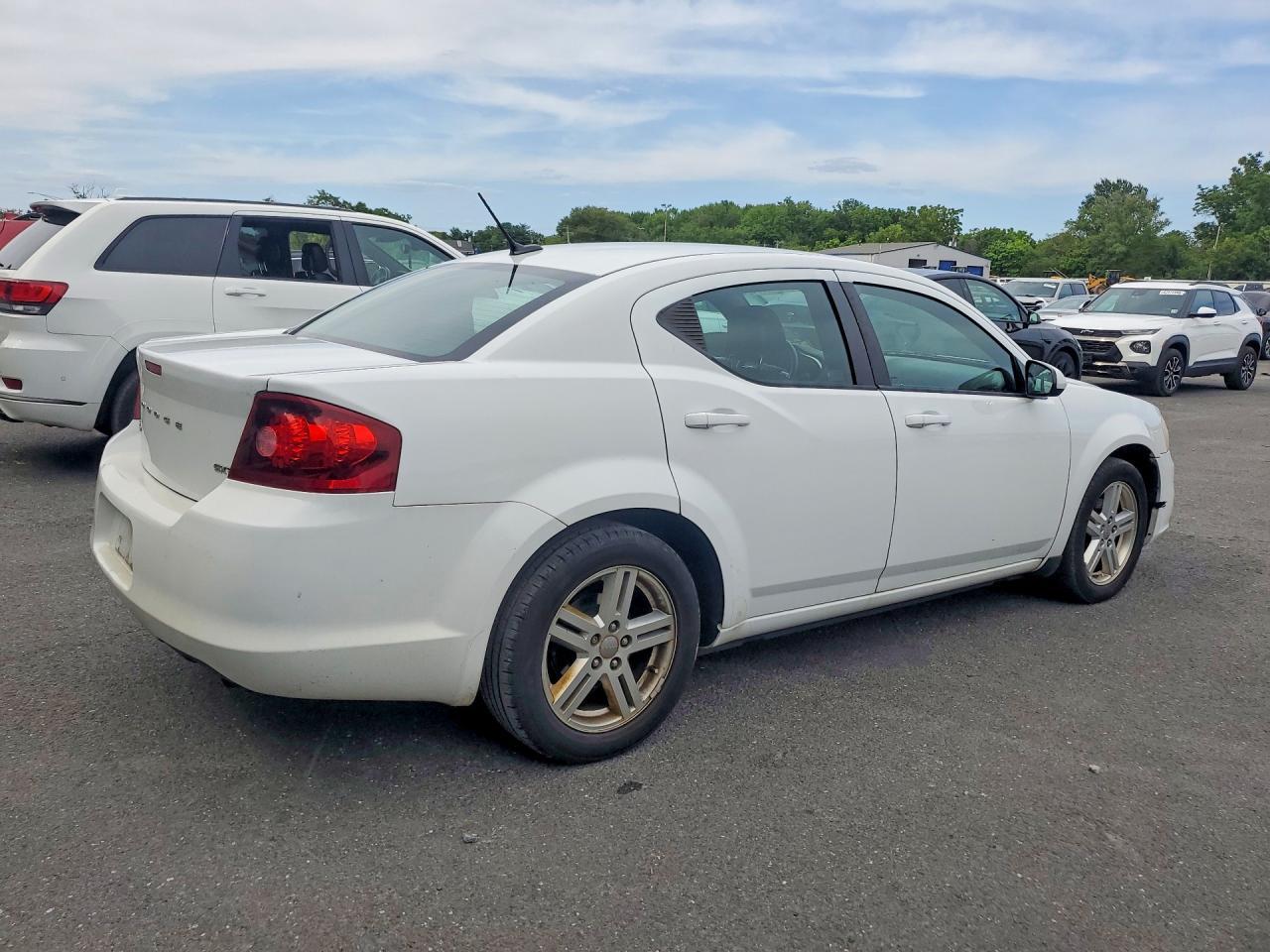 2013 Dodge Avenger Sxt - Image 3
