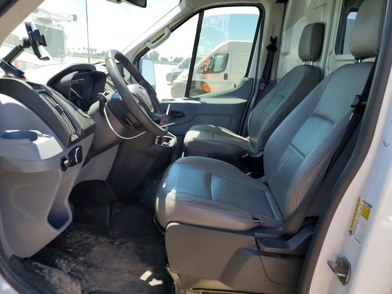 2017 Ford Transit 250 Delivery Van - Фото 7