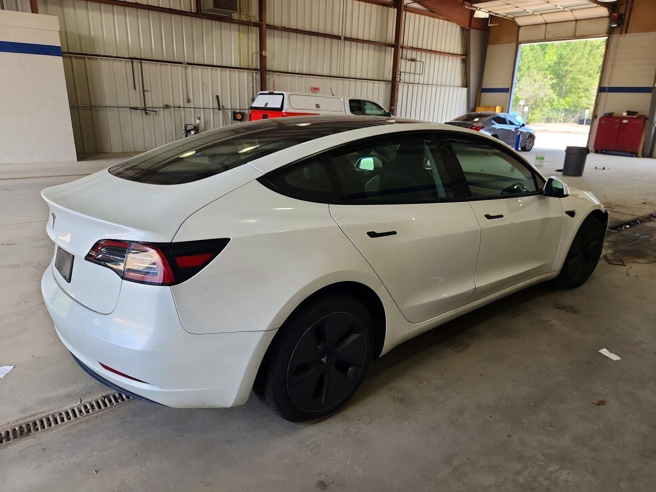 2023 Tesla Model 3 - Фото 3