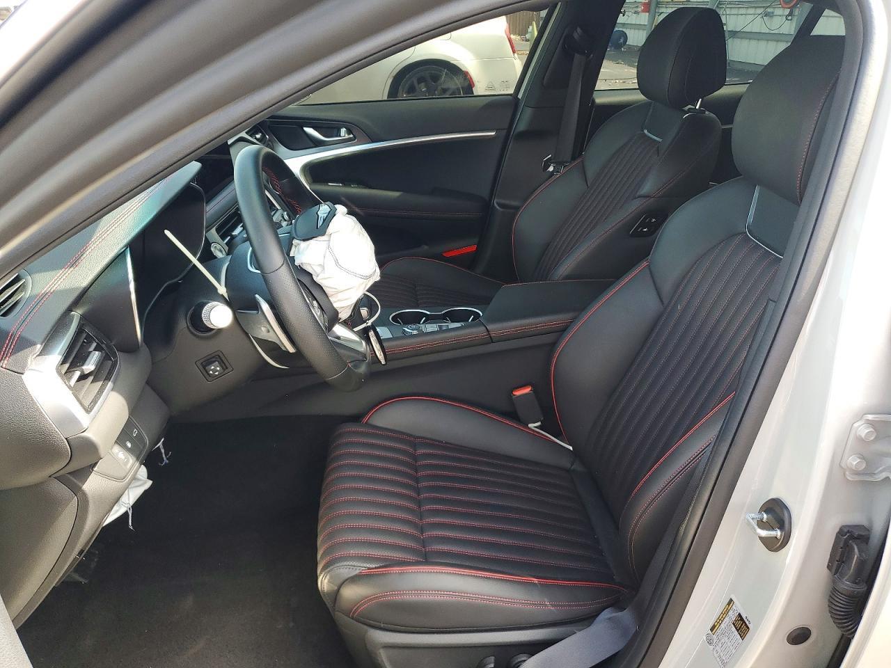 2025 Genesis G70 2.5T Sport Prestige - Image 7