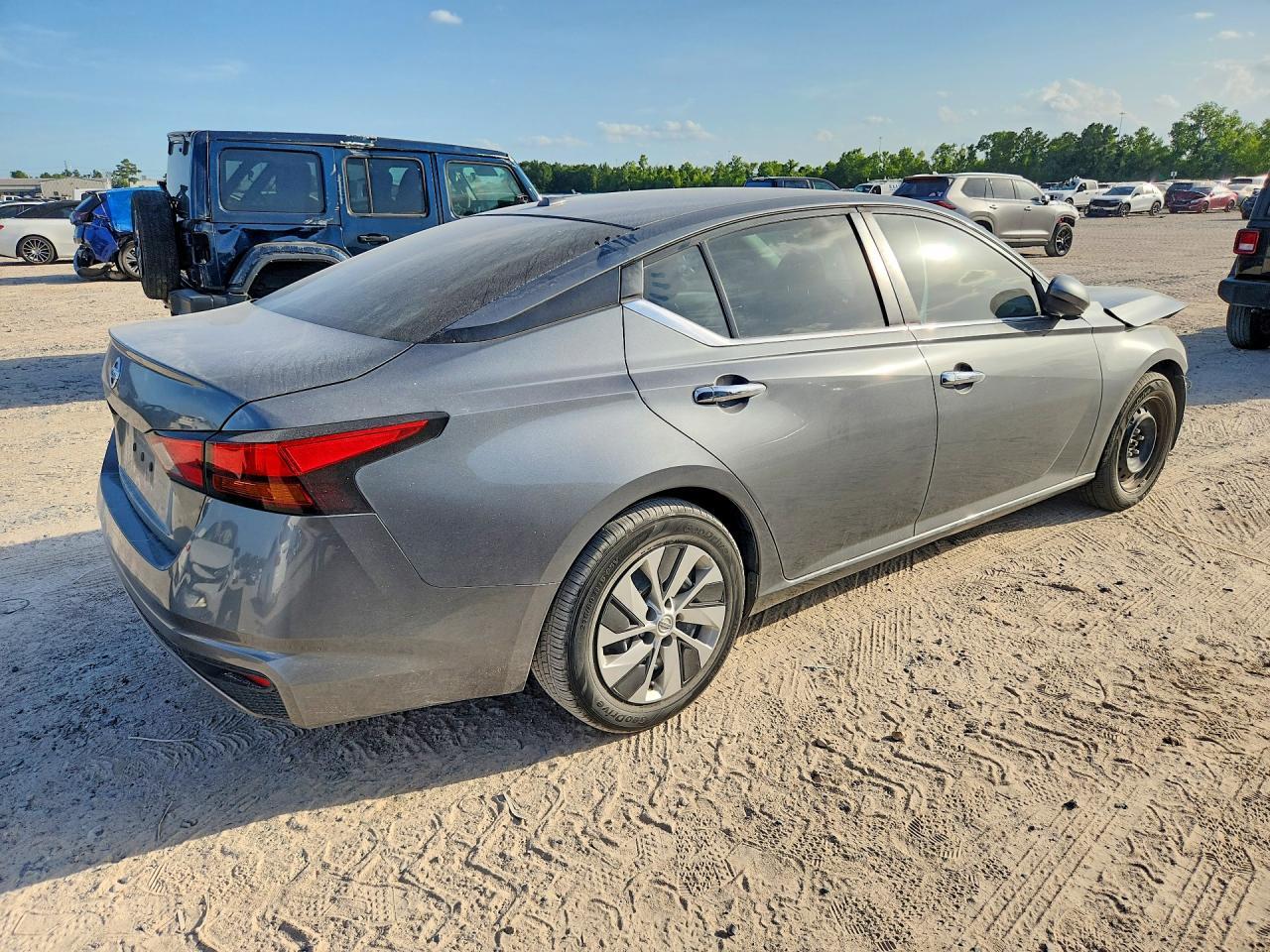 2020 Nissan Altima S - Фото 3