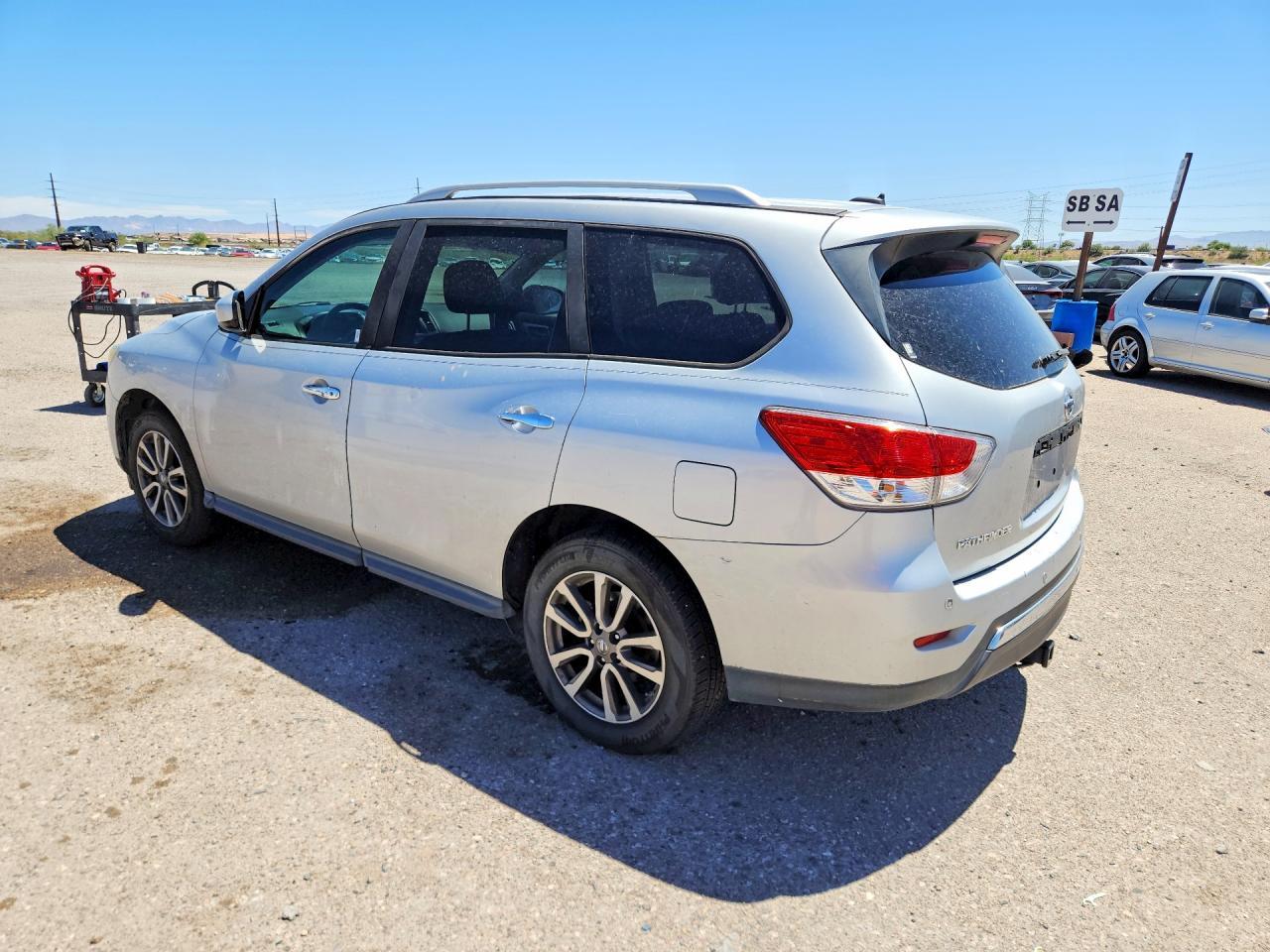 2013 Nissan Pathfinder S - Фото 2