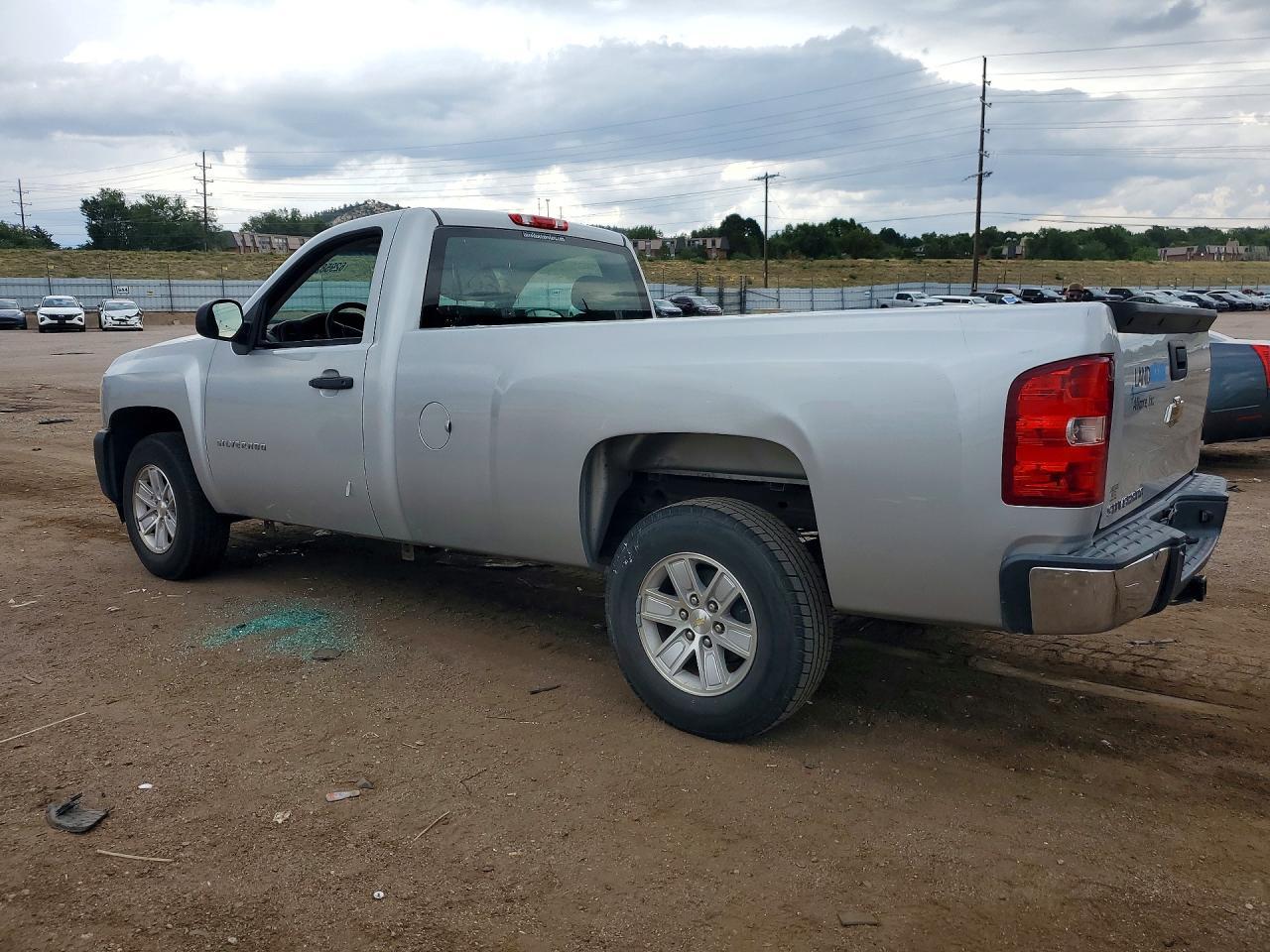 2011 Chevrolet Silverado C1500 - Фото 2