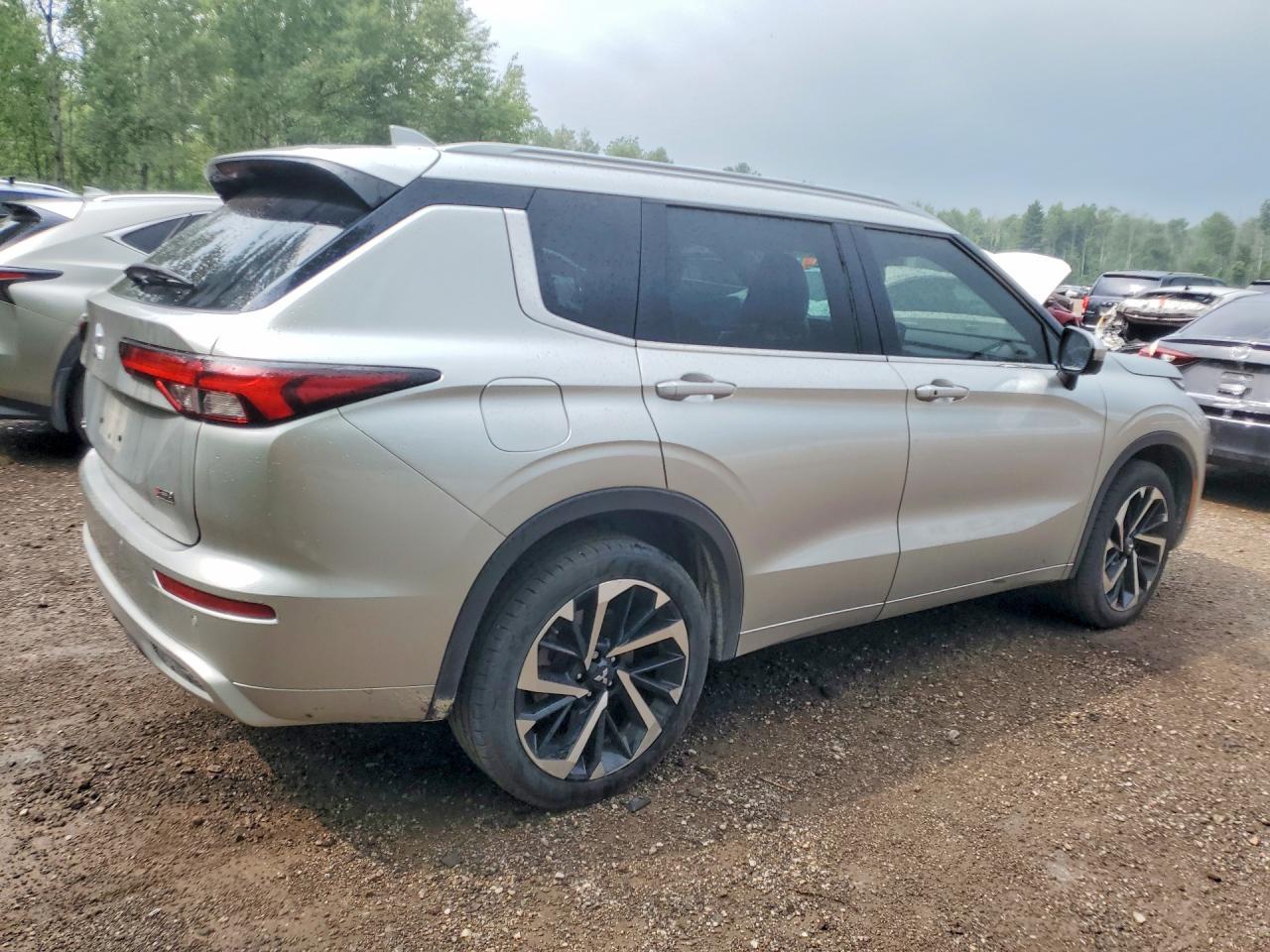 2023 Mitsubishi Outlander Sel - Фото 3