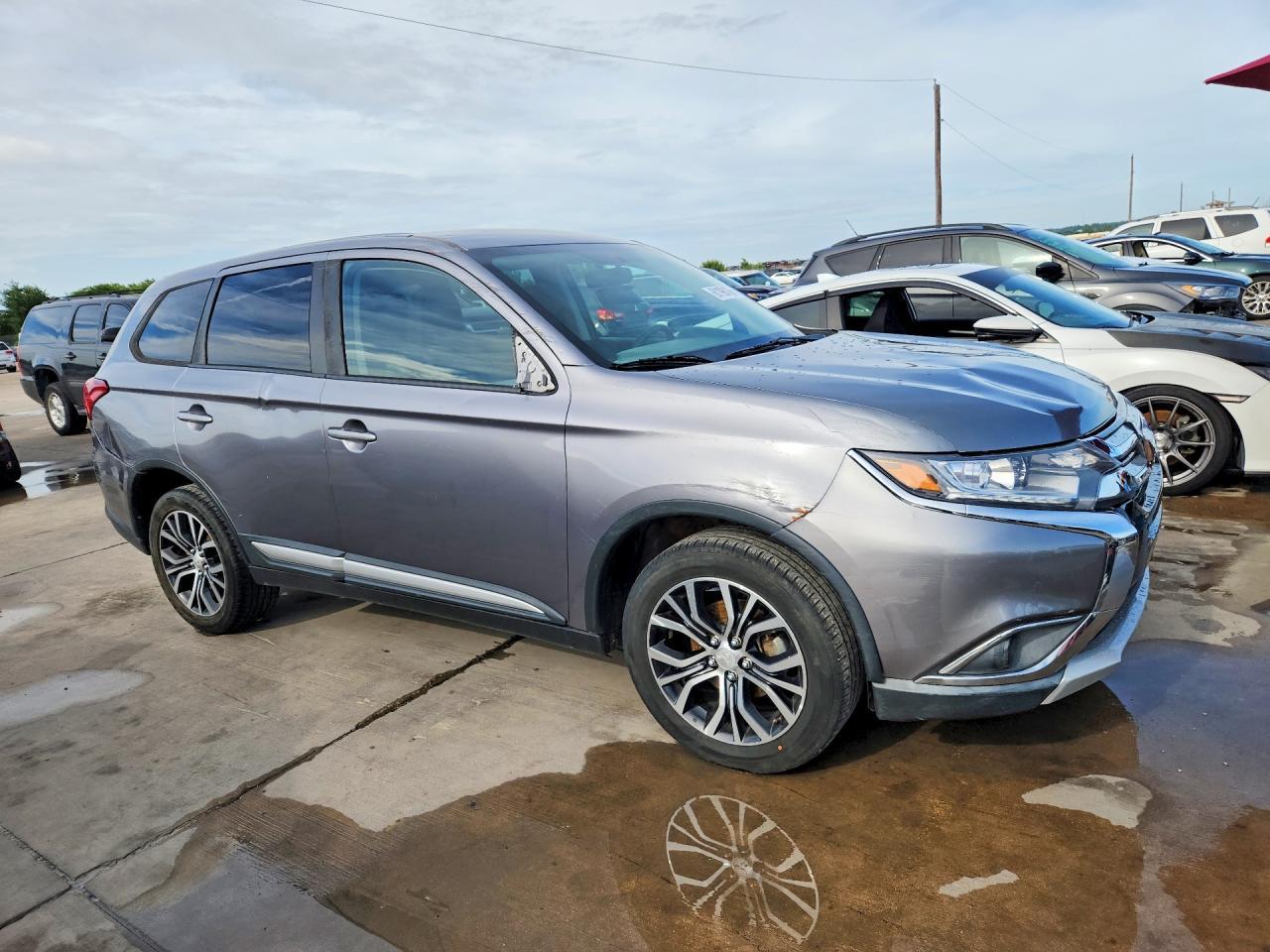 2018 Mitsubishi Outlander Es - Image 4